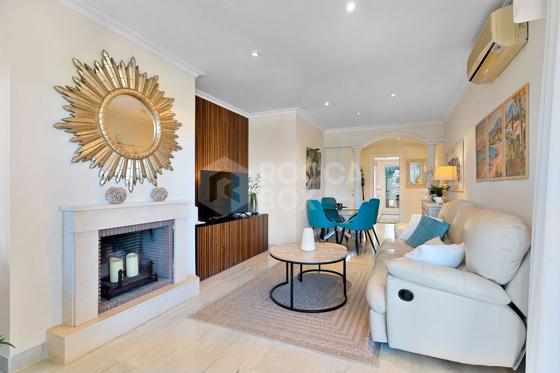 Modern 2-Bedroom Apartment with Panoramic Views in Señorio de Aloha, Nueva Andalucia