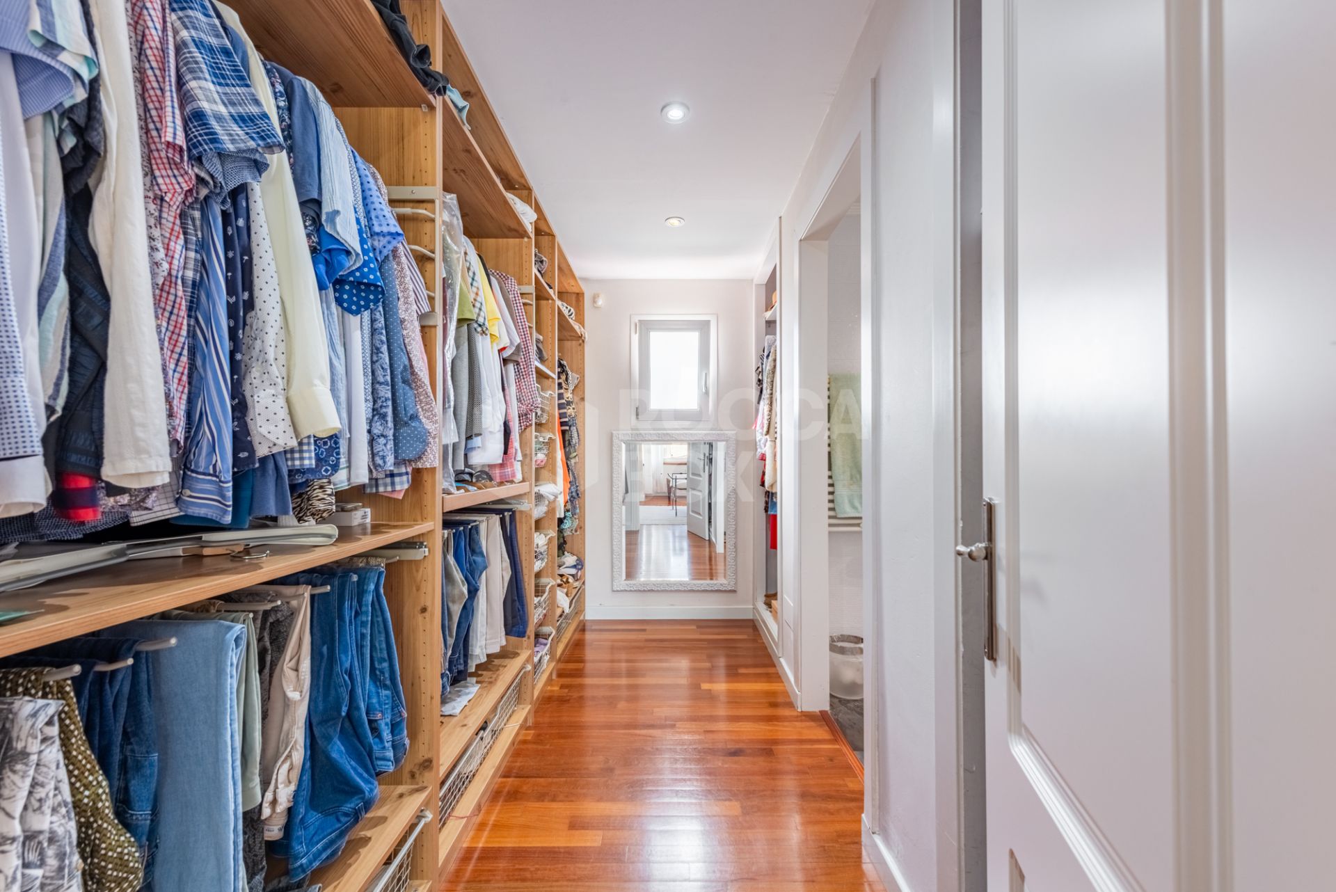 Elegant 6-Bedroom Villa in Sierrezuela – A Turnkey Family Retreat with Style and Substance