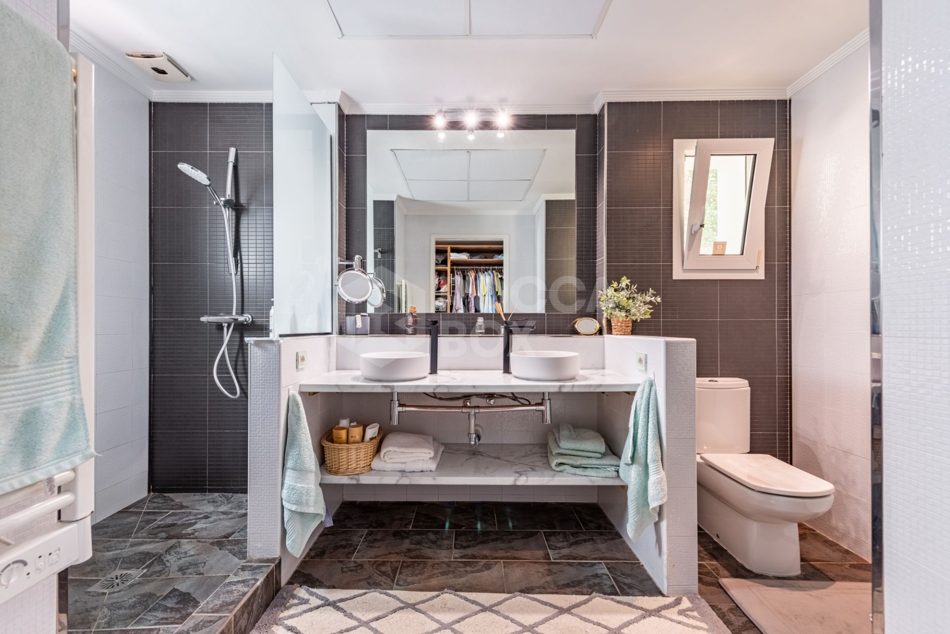 Elegant 6-Bedroom Villa in Sierrezuela – A Turnkey Family Retreat with Style and Substance