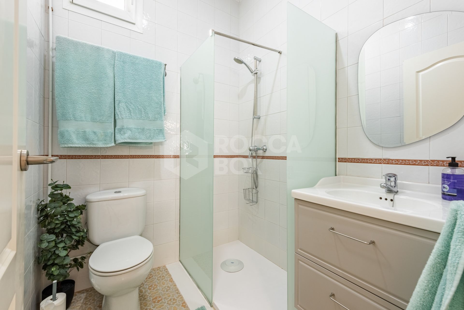 Elegant 6-Bedroom Villa in Sierrezuela – A Turnkey Family Retreat with Style and Substance