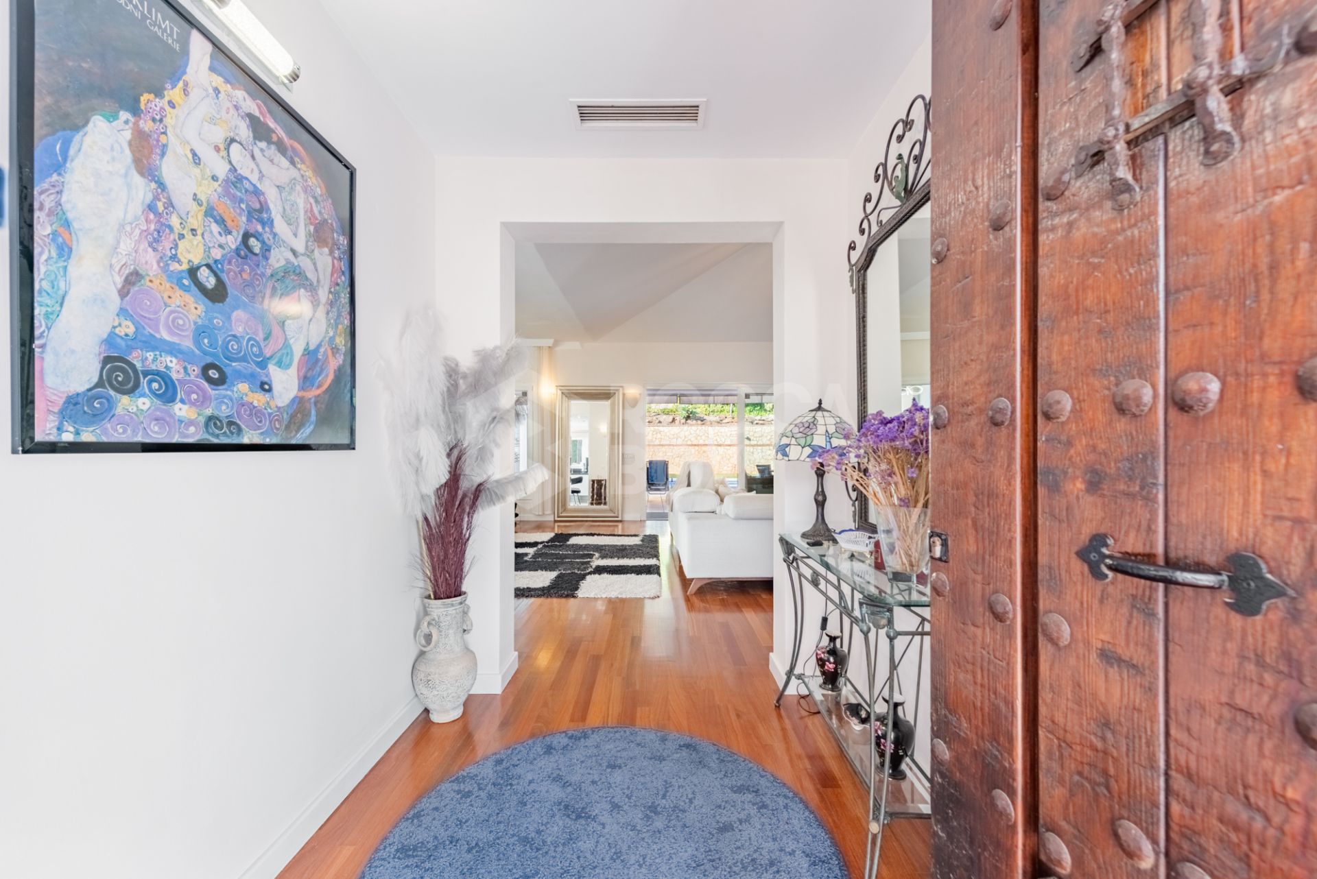 Elegant 6-Bedroom Villa in Sierrezuela – A Turnkey Family Retreat with Style and Substance