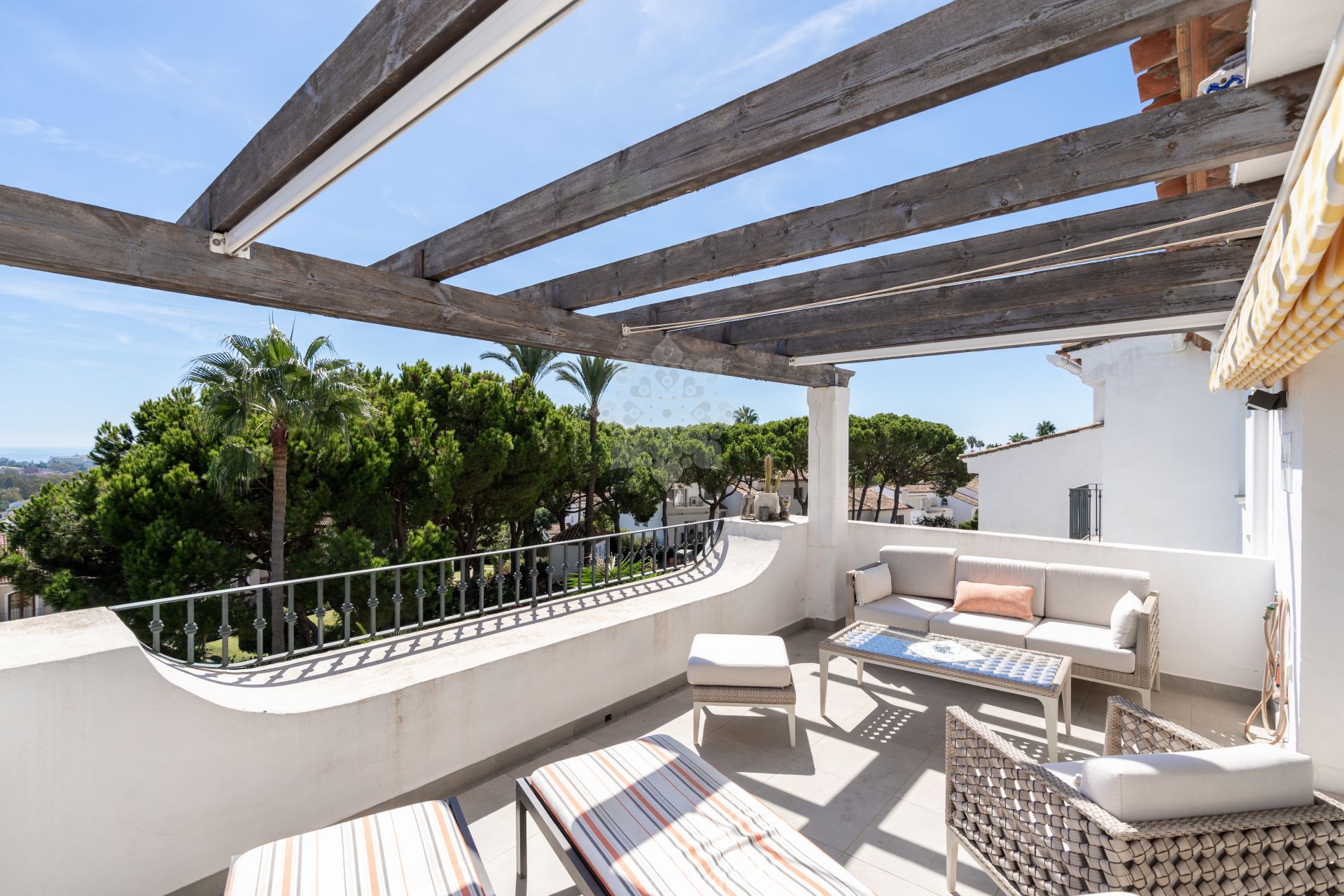 Penthouse in El Paraiso, Estepona