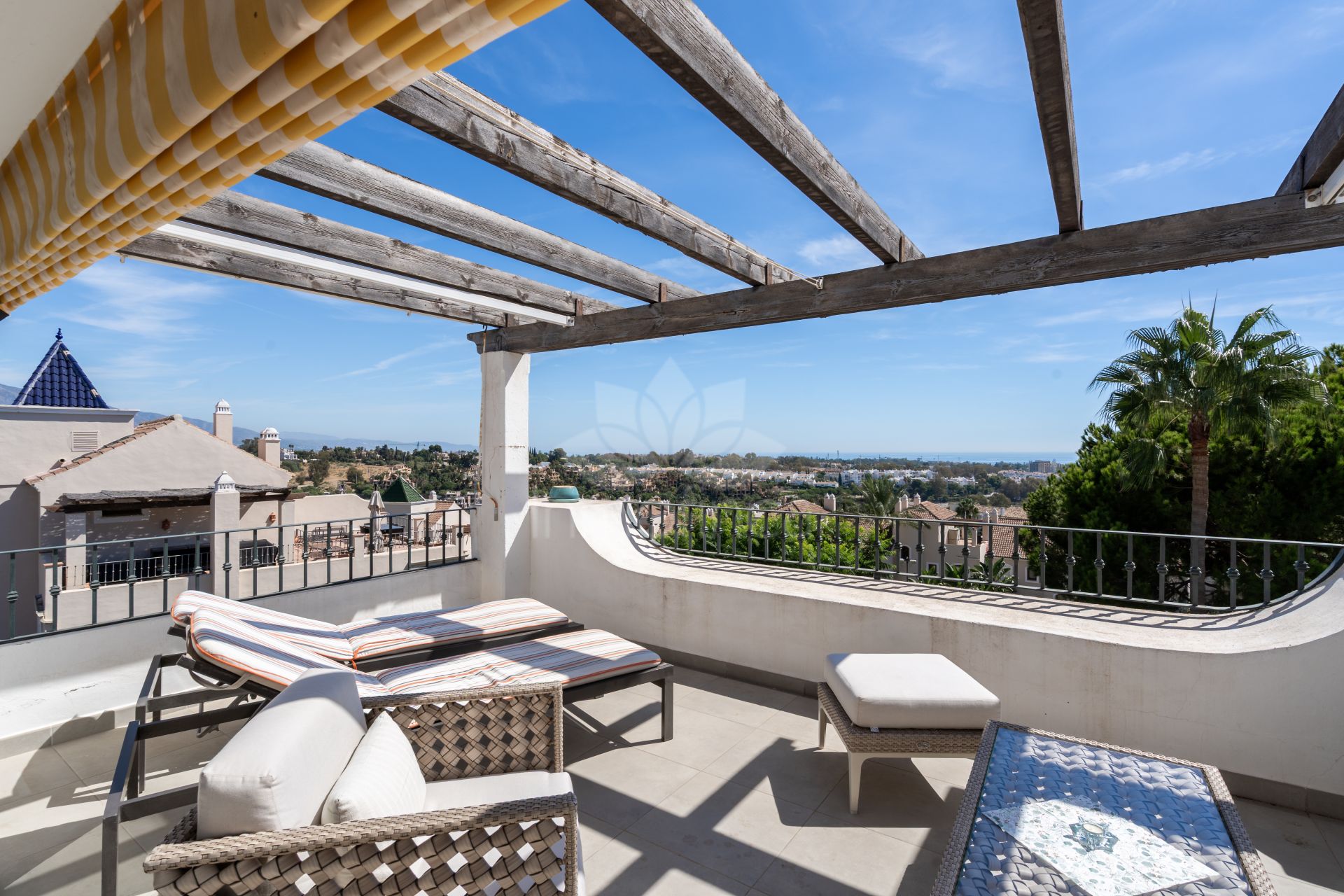 Penthouse in El Paraiso, Estepona