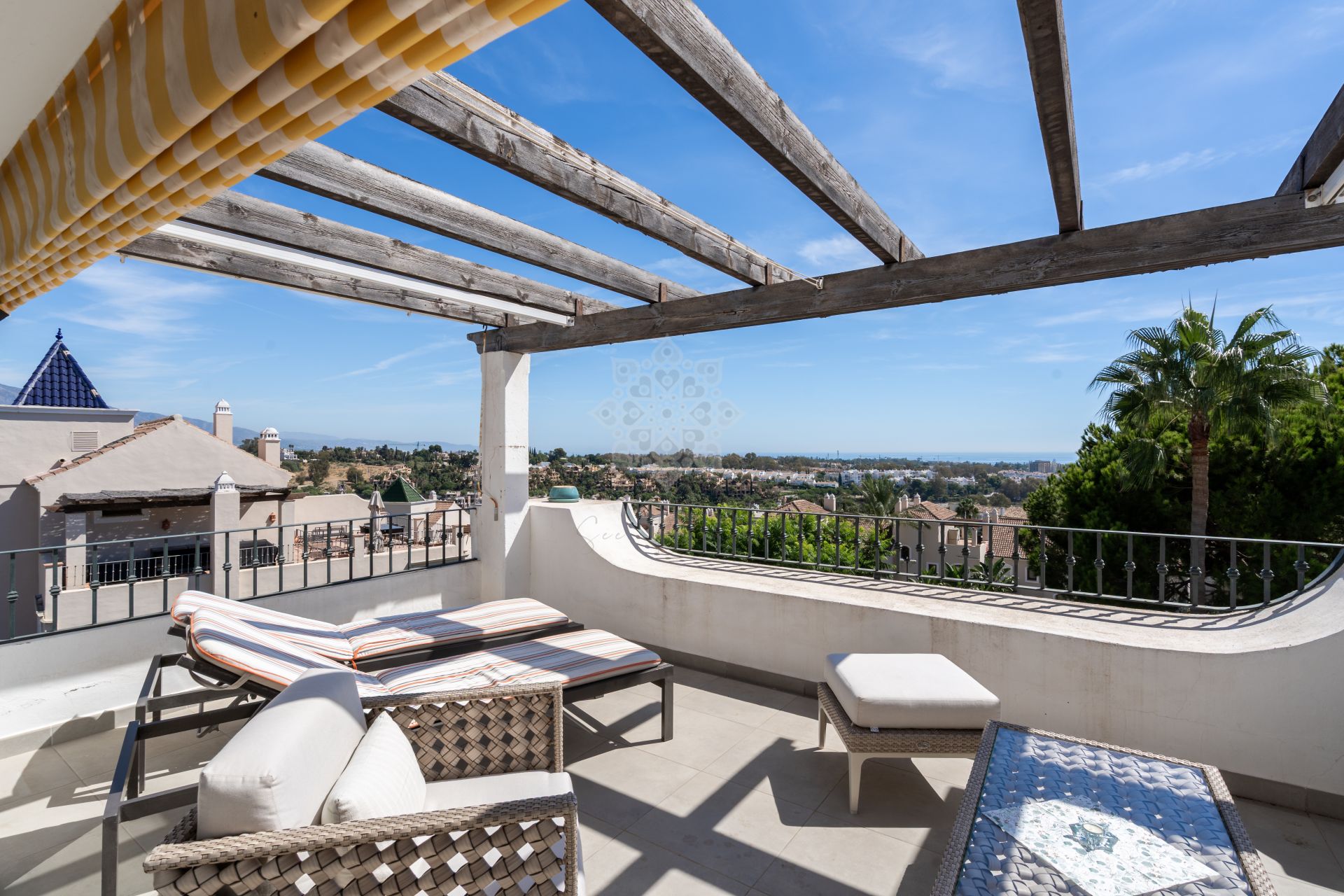 Penthouse in El Paraiso, Estepona