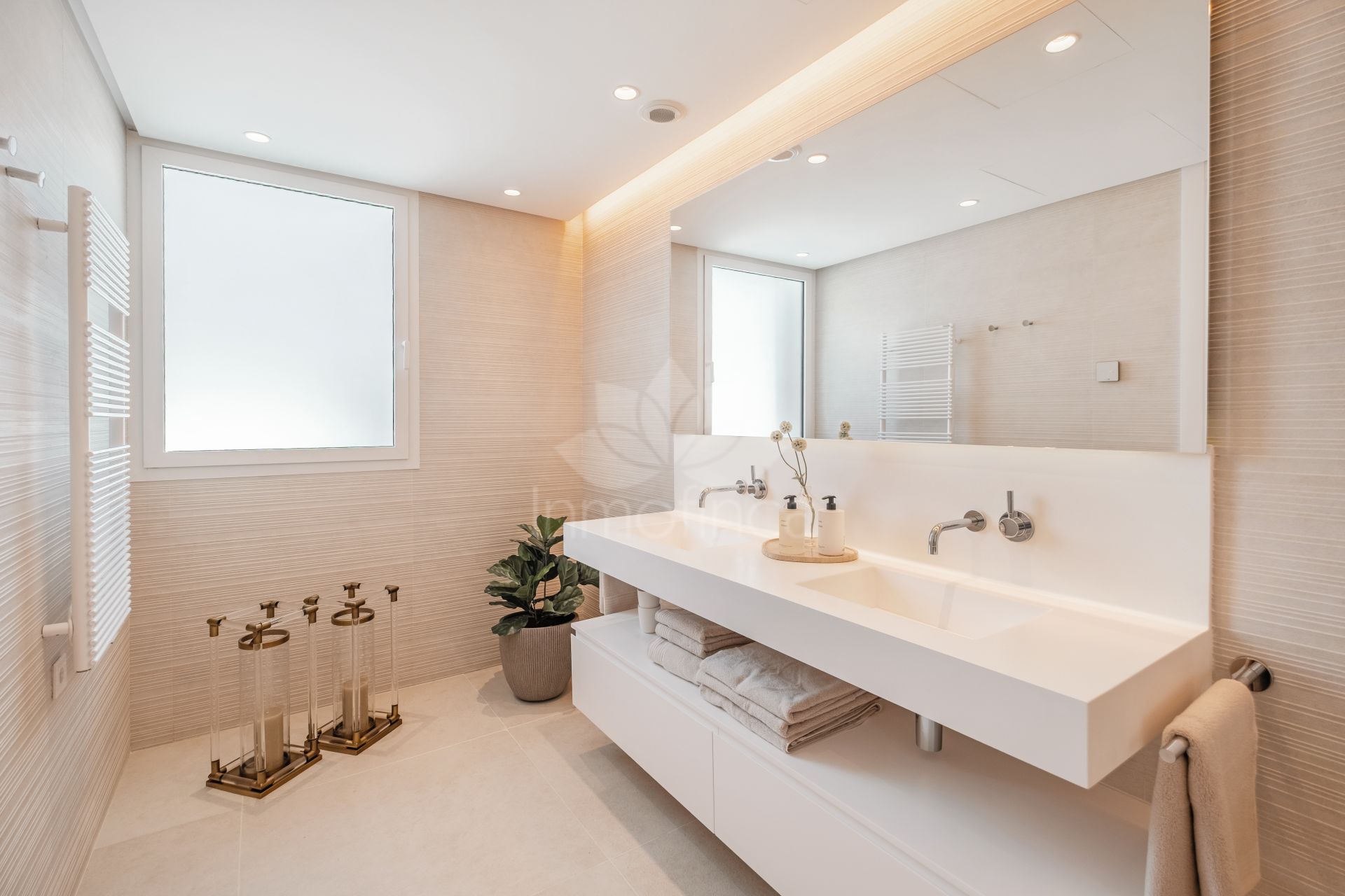 Duplex Penthouse in Palo Alto, Ojen