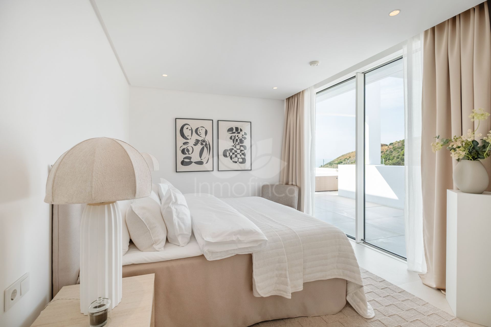 Duplex Penthouse in Palo Alto, Ojen