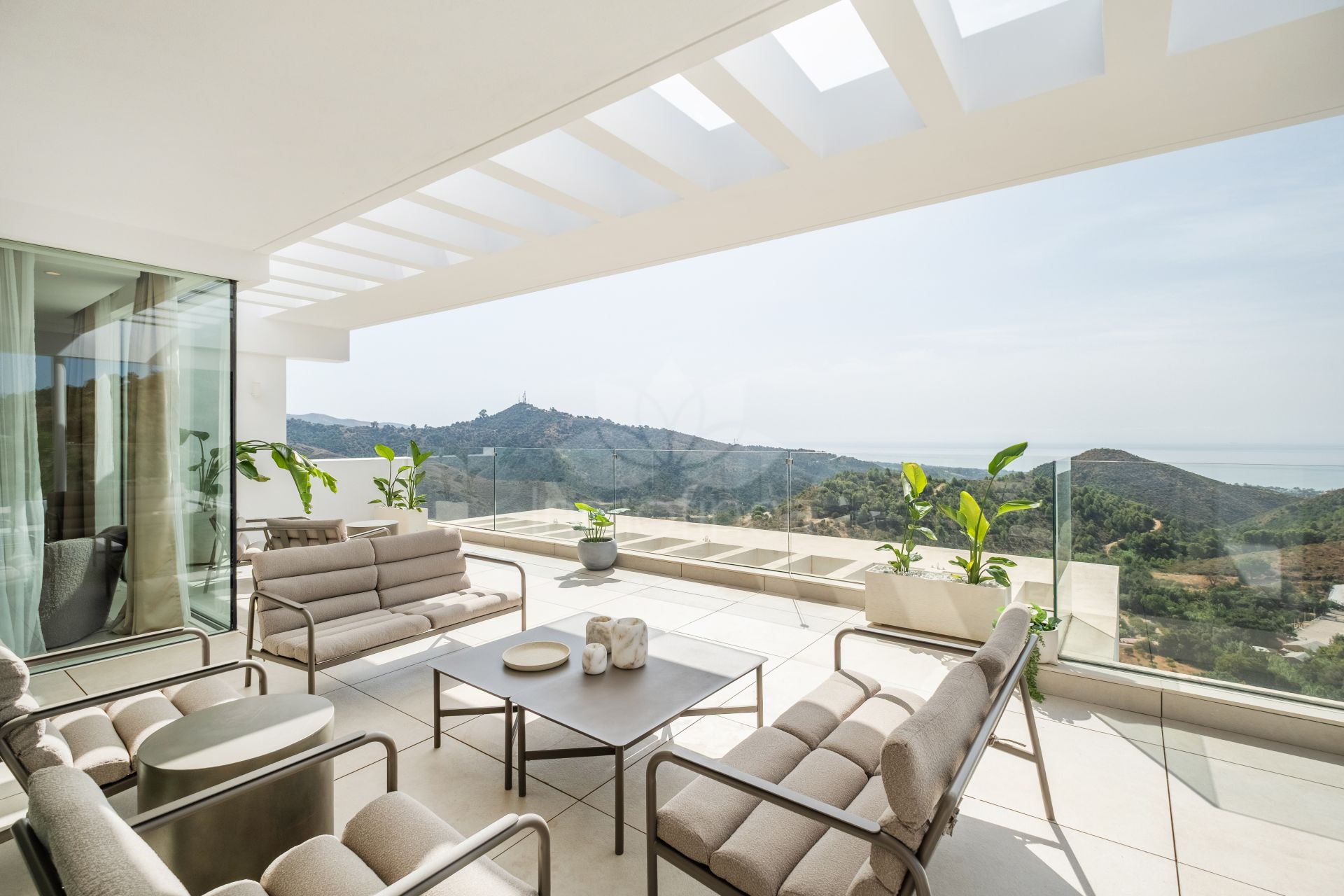 Duplex Penthouse in Palo Alto, Ojen