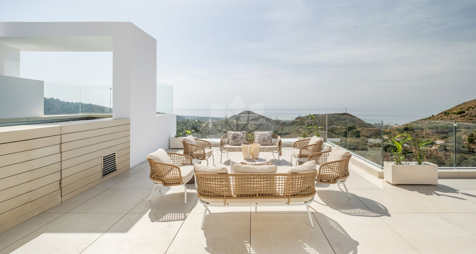 Duplex Penthouse in Palo Alto, Ojen