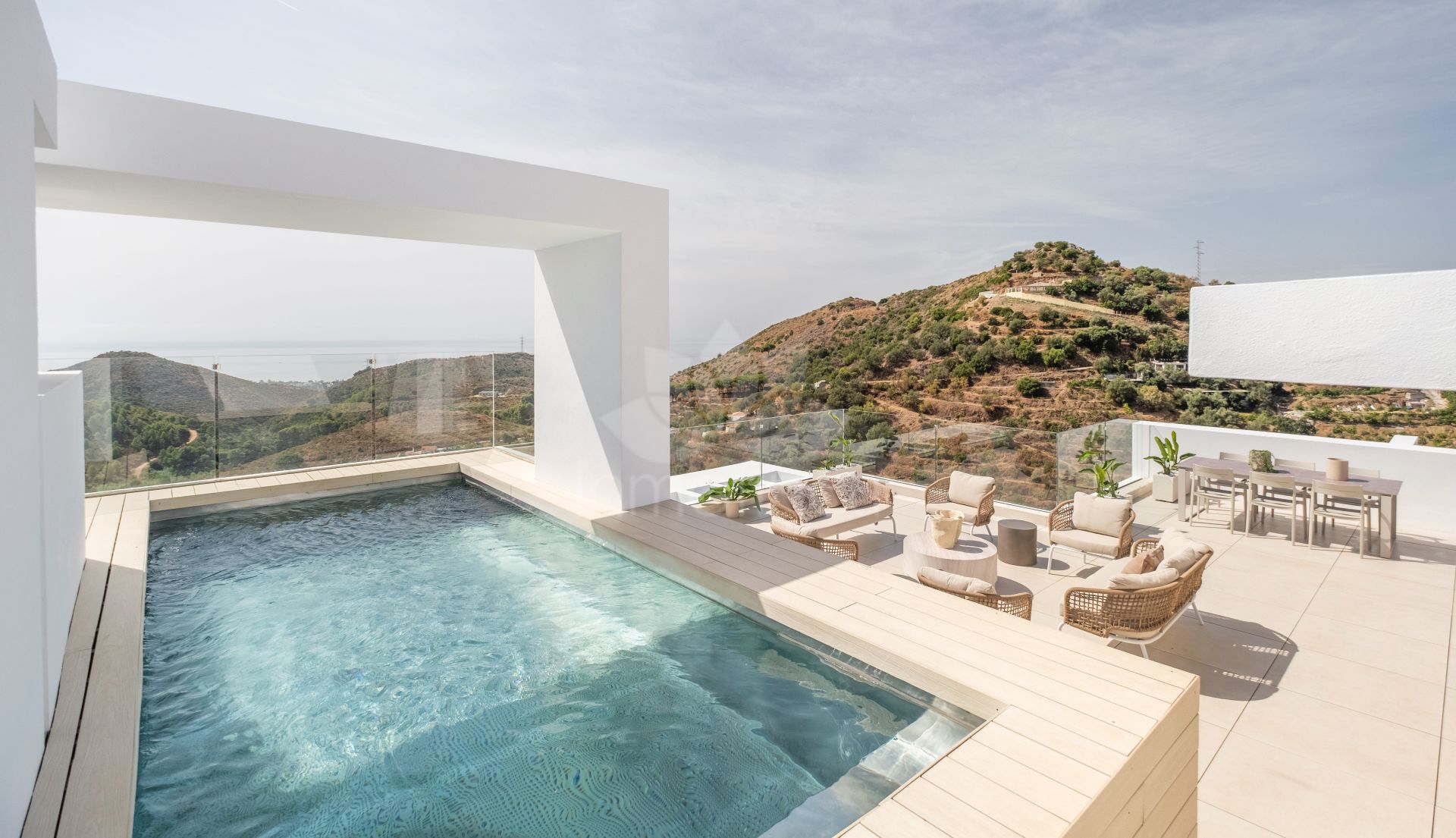 Duplex Penthouse in Palo Alto, Ojen