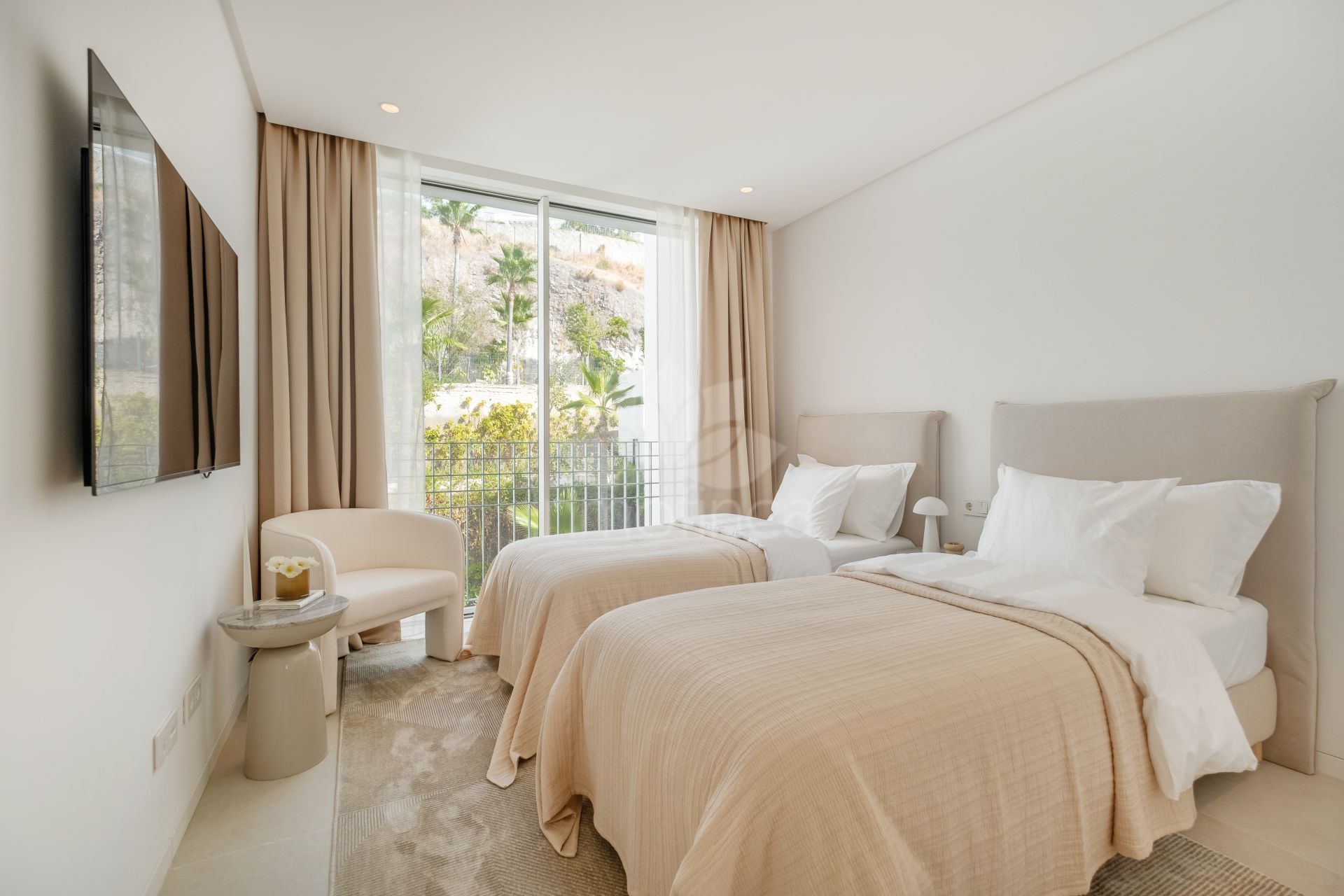 Duplex Penthouse in Palo Alto, Ojen