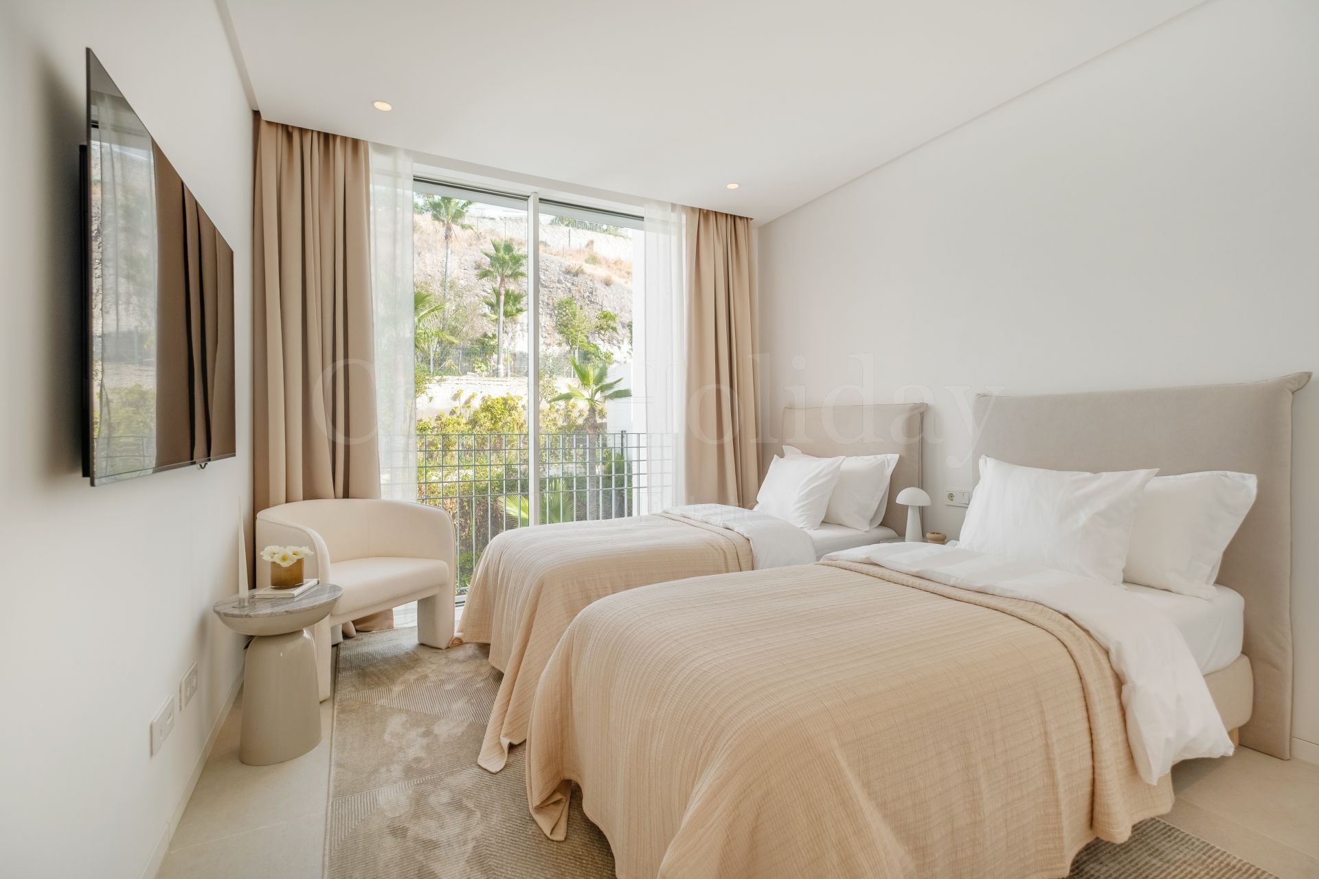Duplex Penthouse in Palo Alto, Ojen