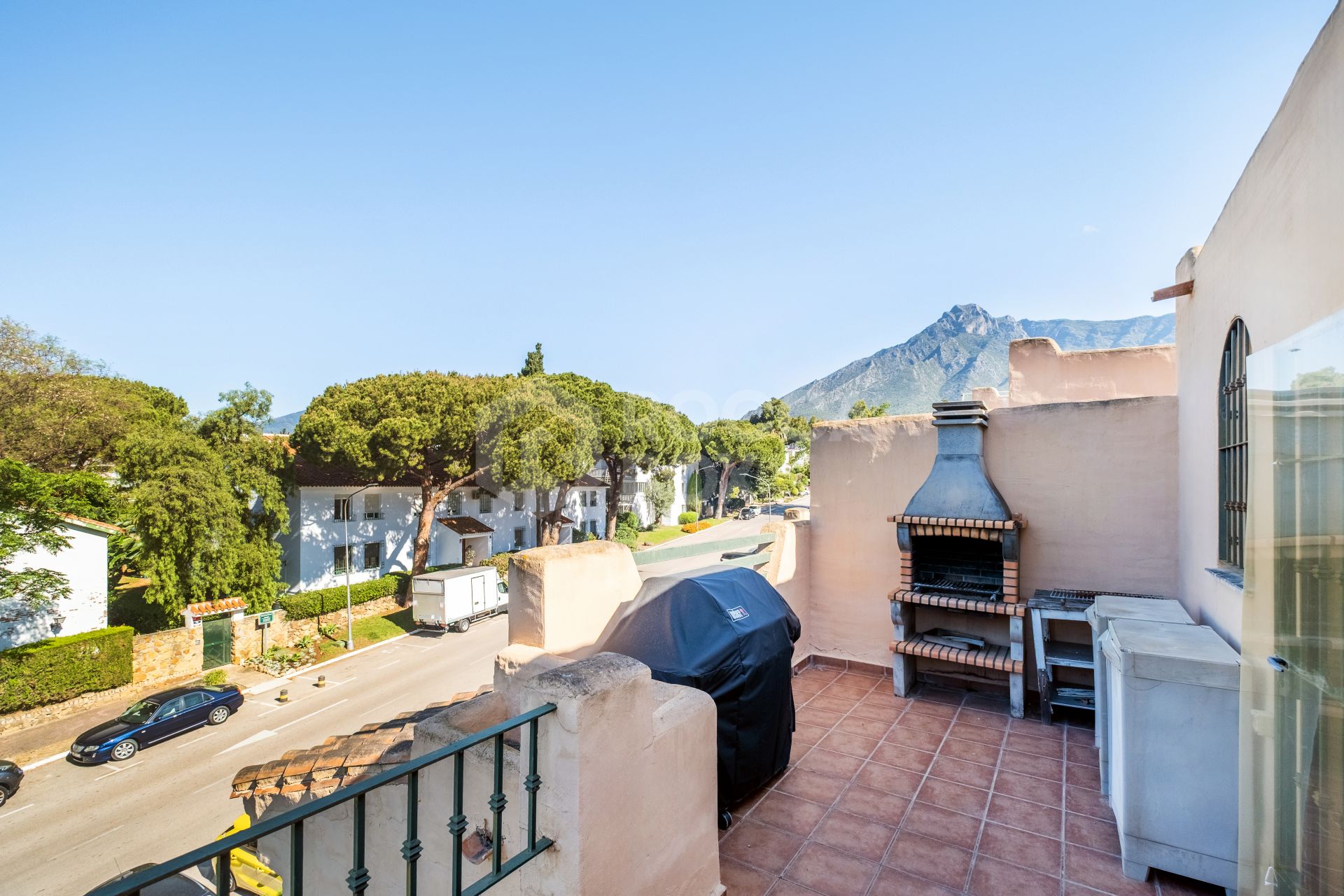 Spacious Townhouse in Oasis de Nagüeles with 4 Bedrooms and Garage – Potential for 5th Bedroom