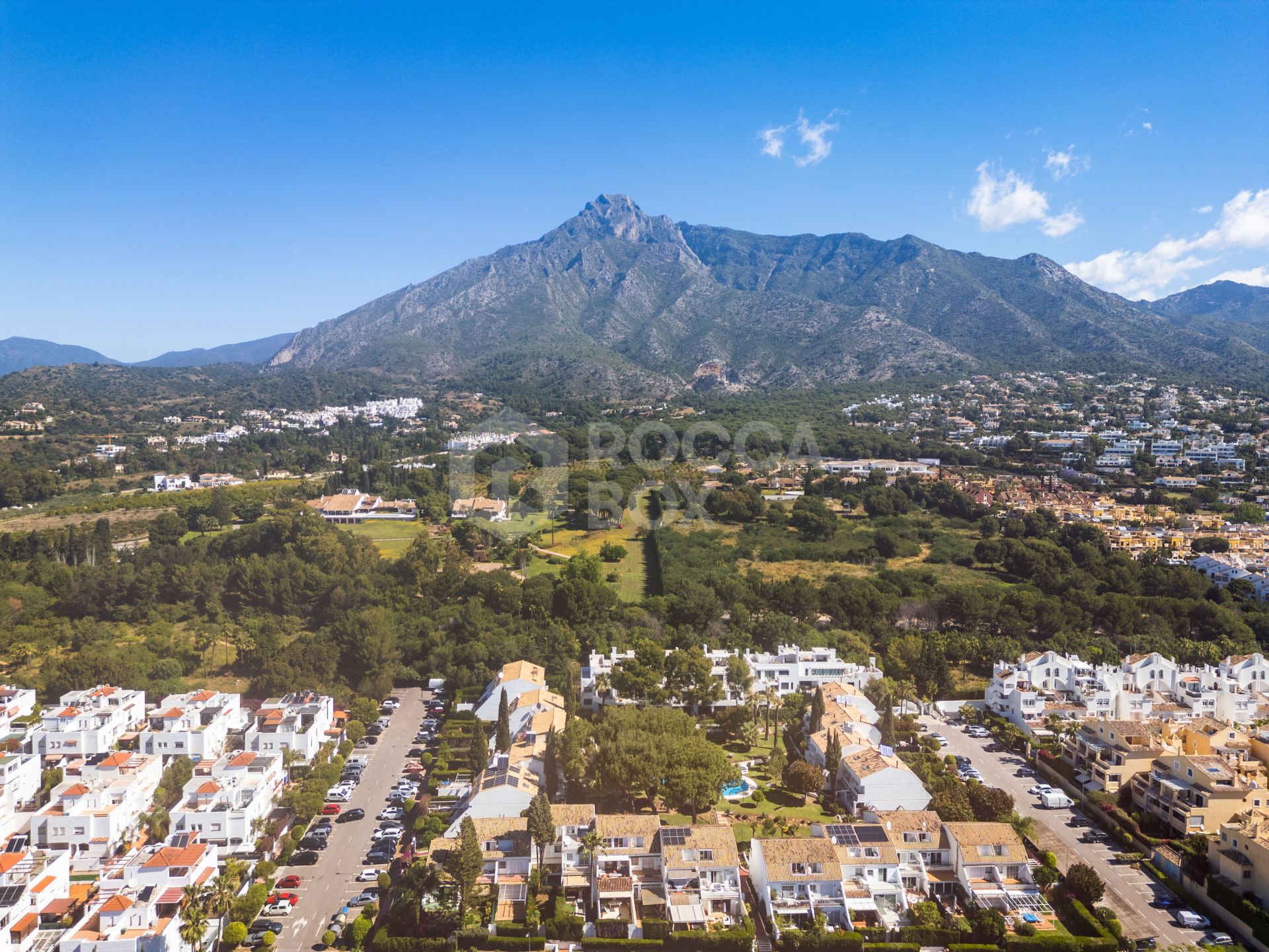 Spacious Townhouse in Oasis de Nagüeles with 4 Bedrooms and Garage – Potential for 5th Bedroom