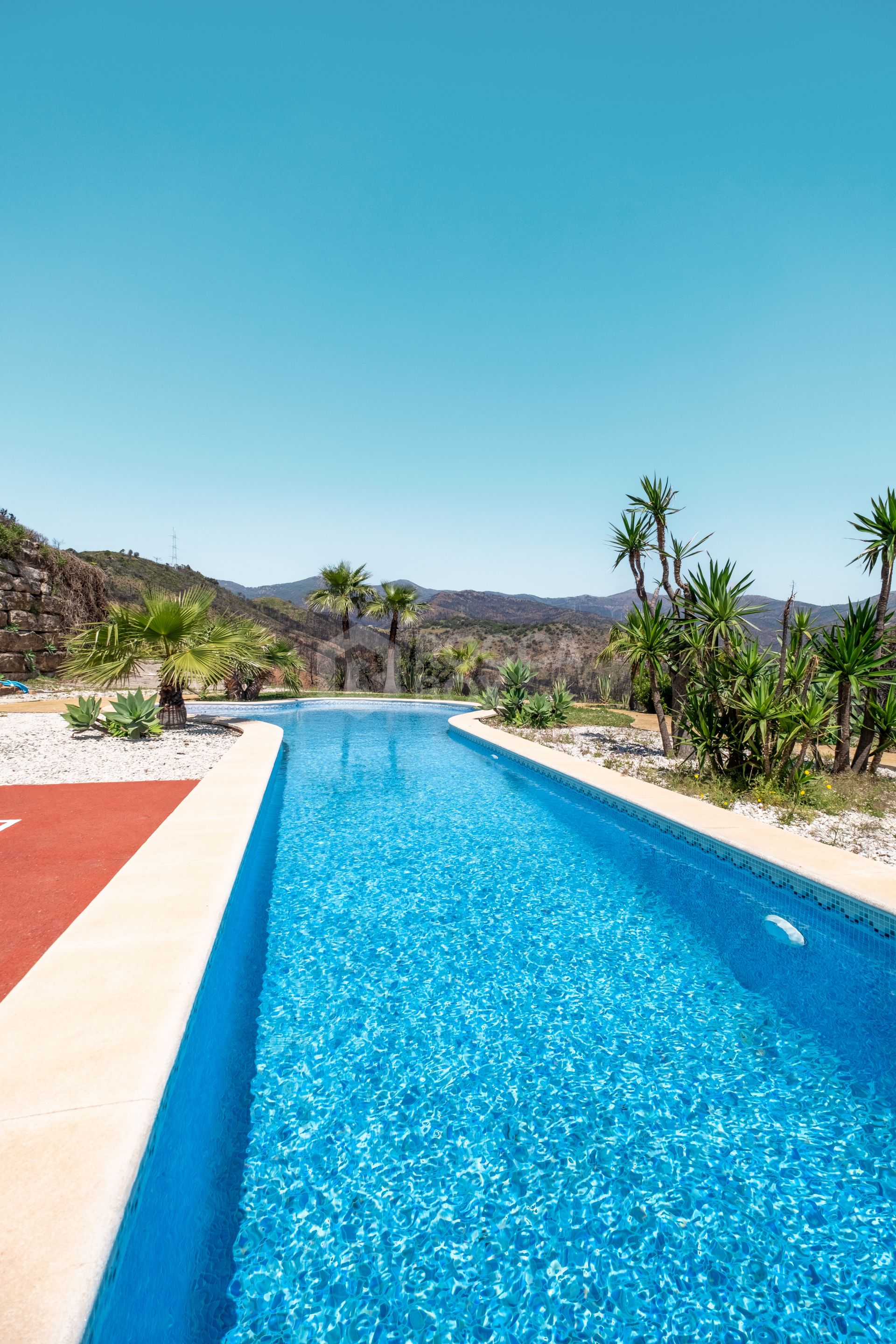 Fantastic villa set on a 60.000m2 plot in Estepona with mountain and sea views