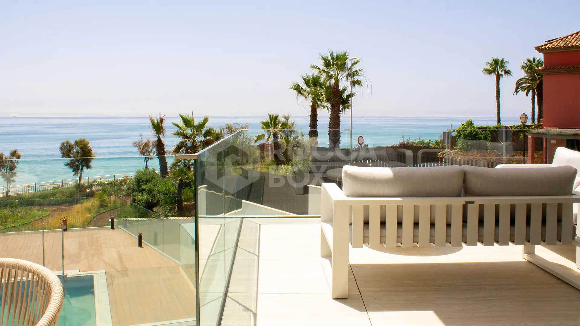 A exclusive jewel on the beachfront