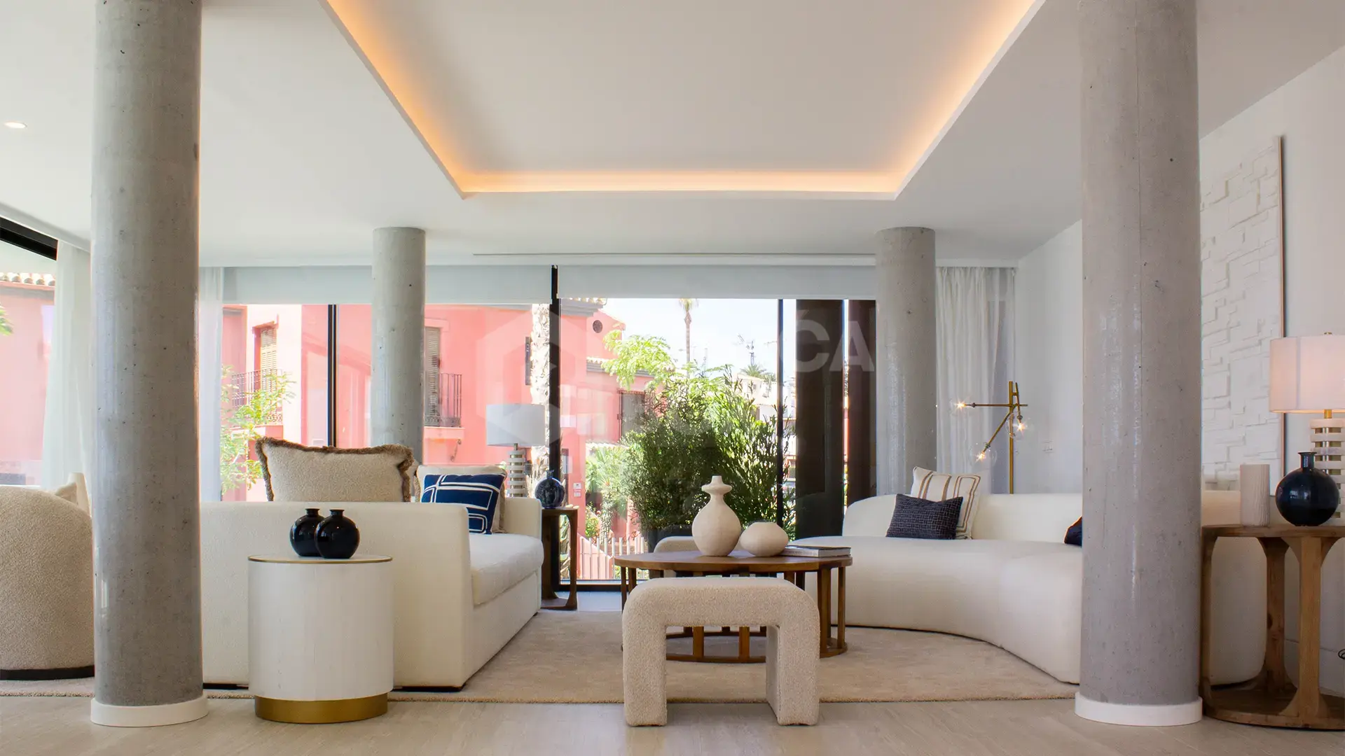 A exclusive jewel on the beachfront