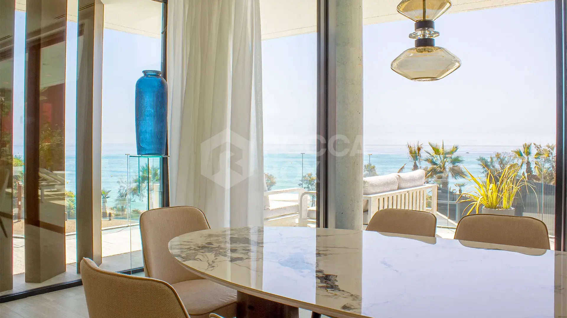 A exclusive jewel on the beachfront