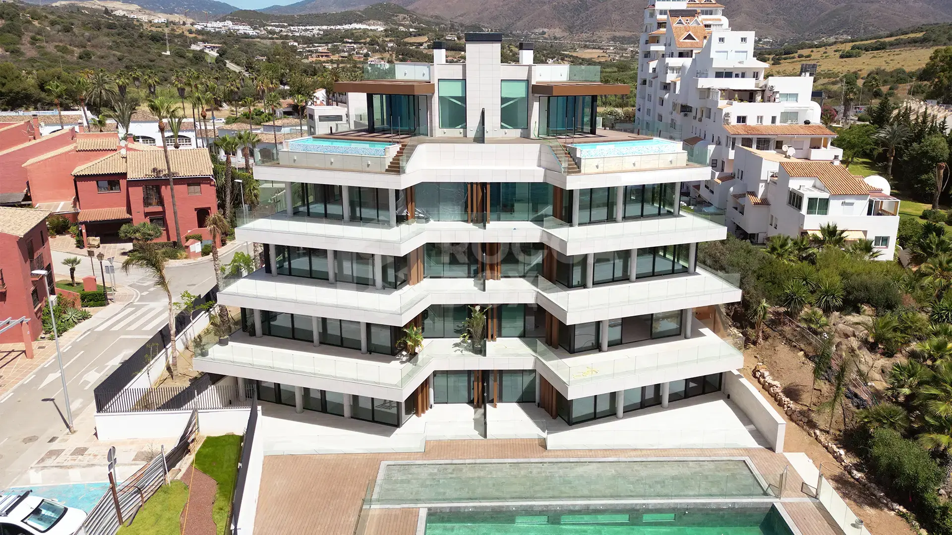 A exclusive jewel on the beachfront