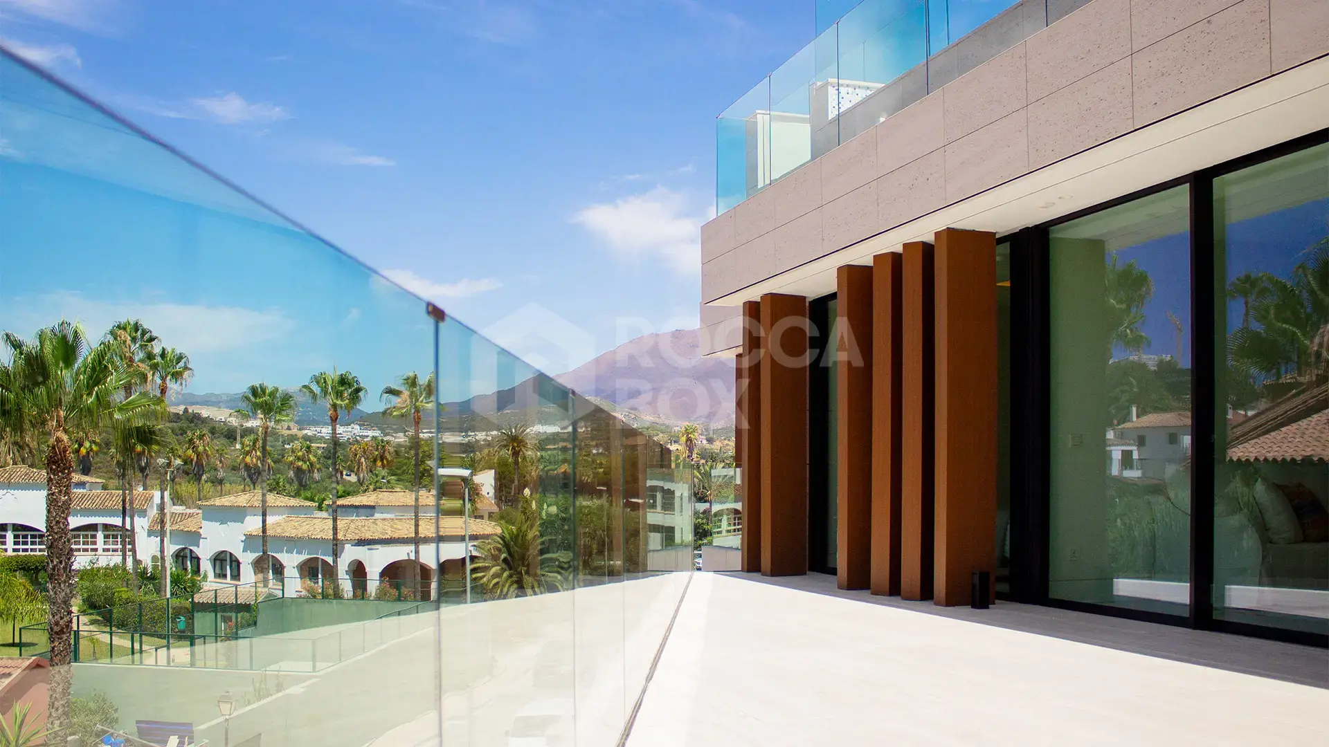 A exclusive jewel on the beachfront