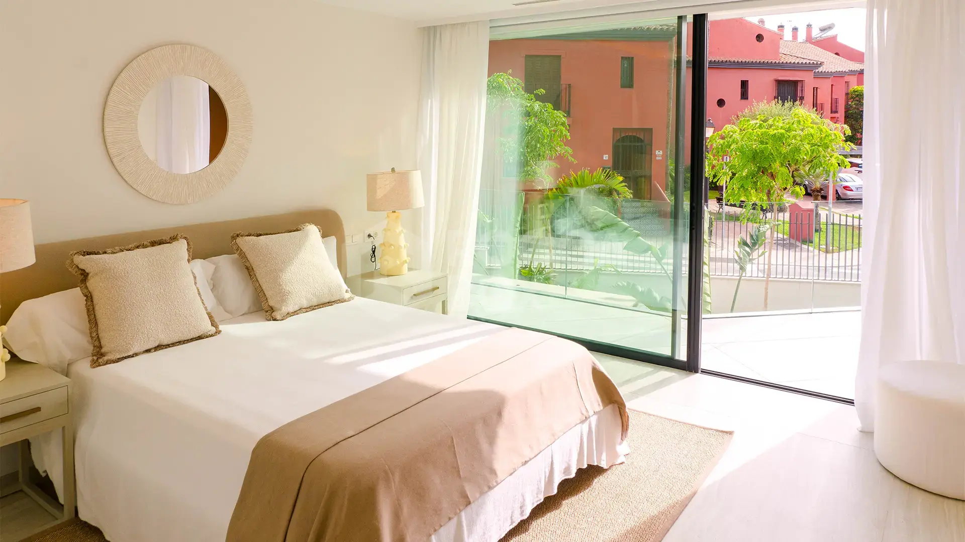 A exclusive jewel on the beachfront