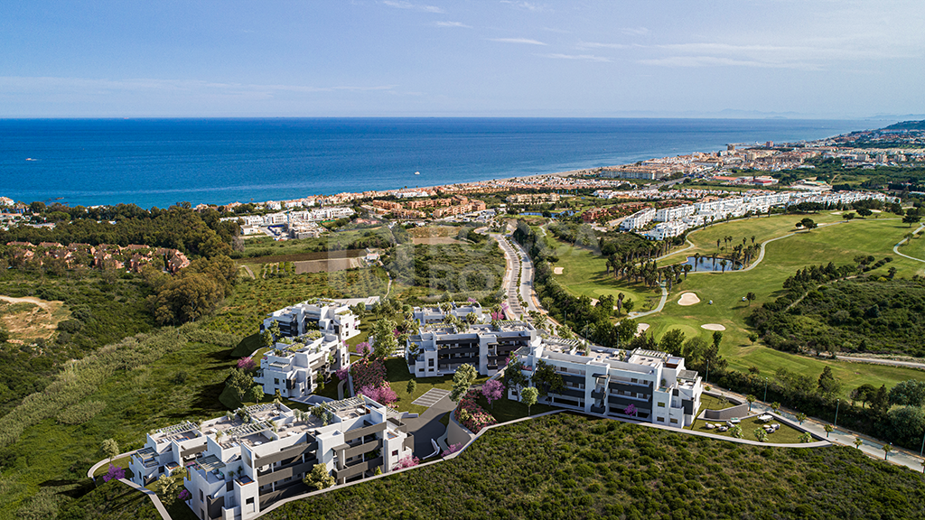 Alura Living Casares Costa, luxurious Mediterranean lifestyle between golf and the sea.