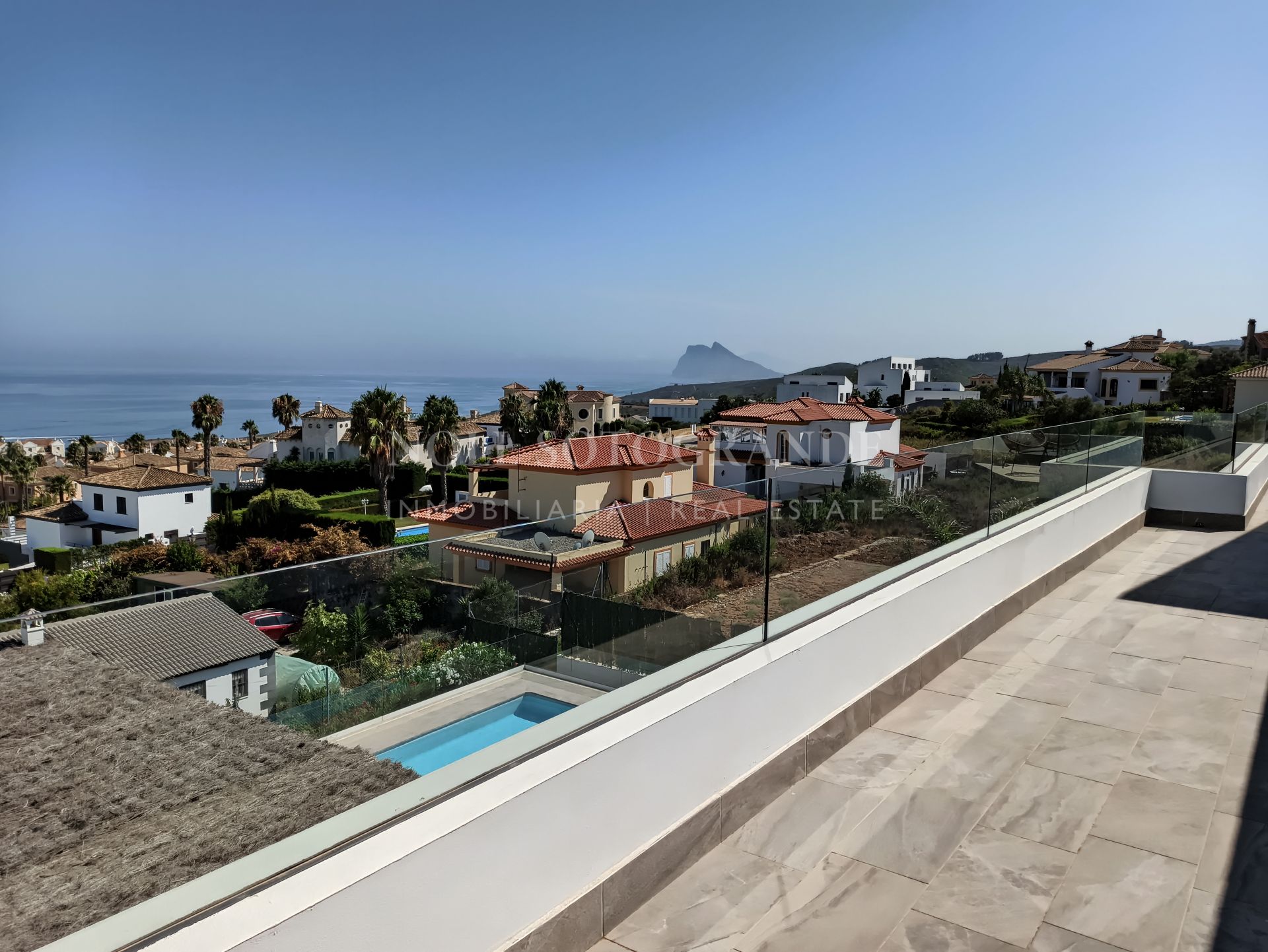 Villa with spectacular views for rent in Alcaidesa