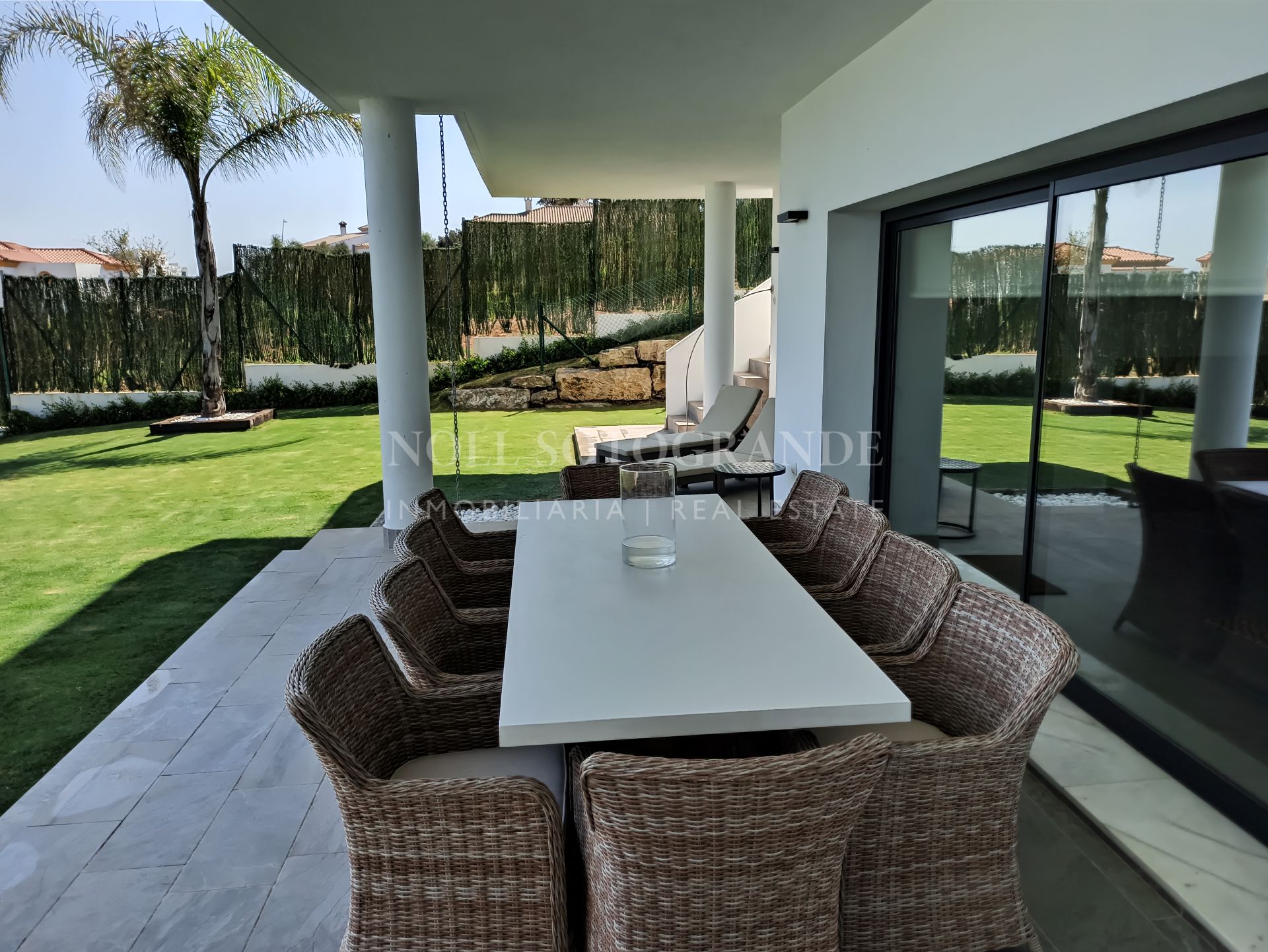 Villa with spectacular views for rent in Alcaidesa