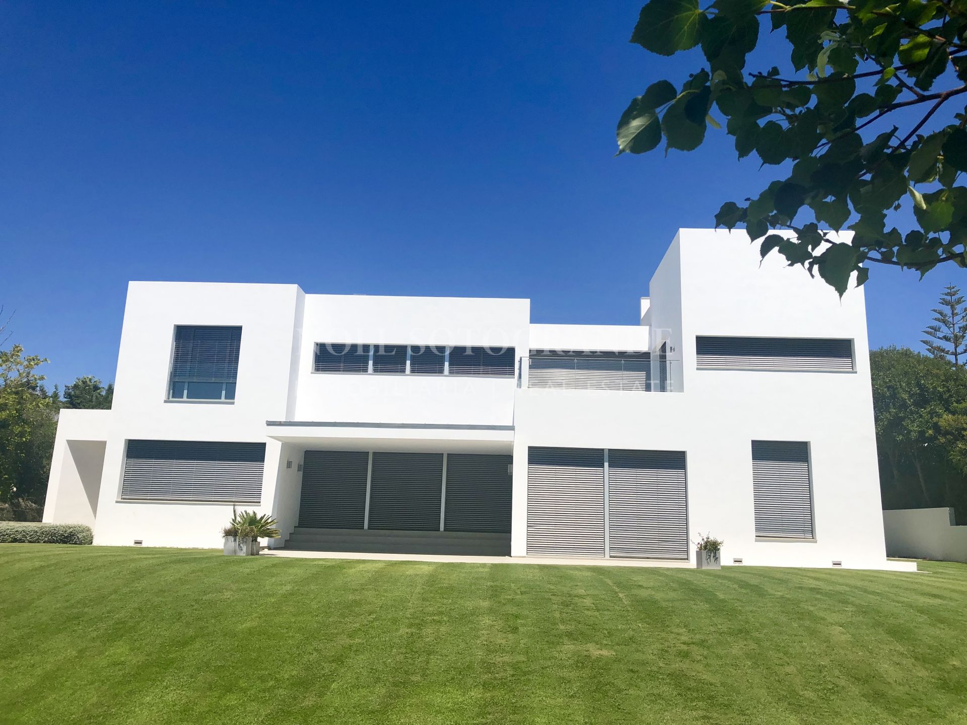 Sotogrande Alto, modern family villa for holiday rentals