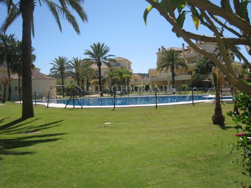 Duplex-Apartment with private garden in San Roque Club for rent