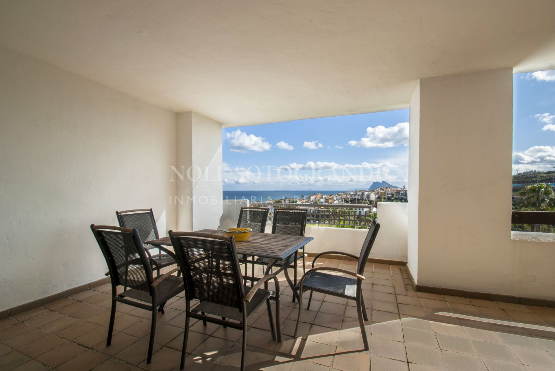 Spacious apartment with stunning views in Alcaidesa Village for rent