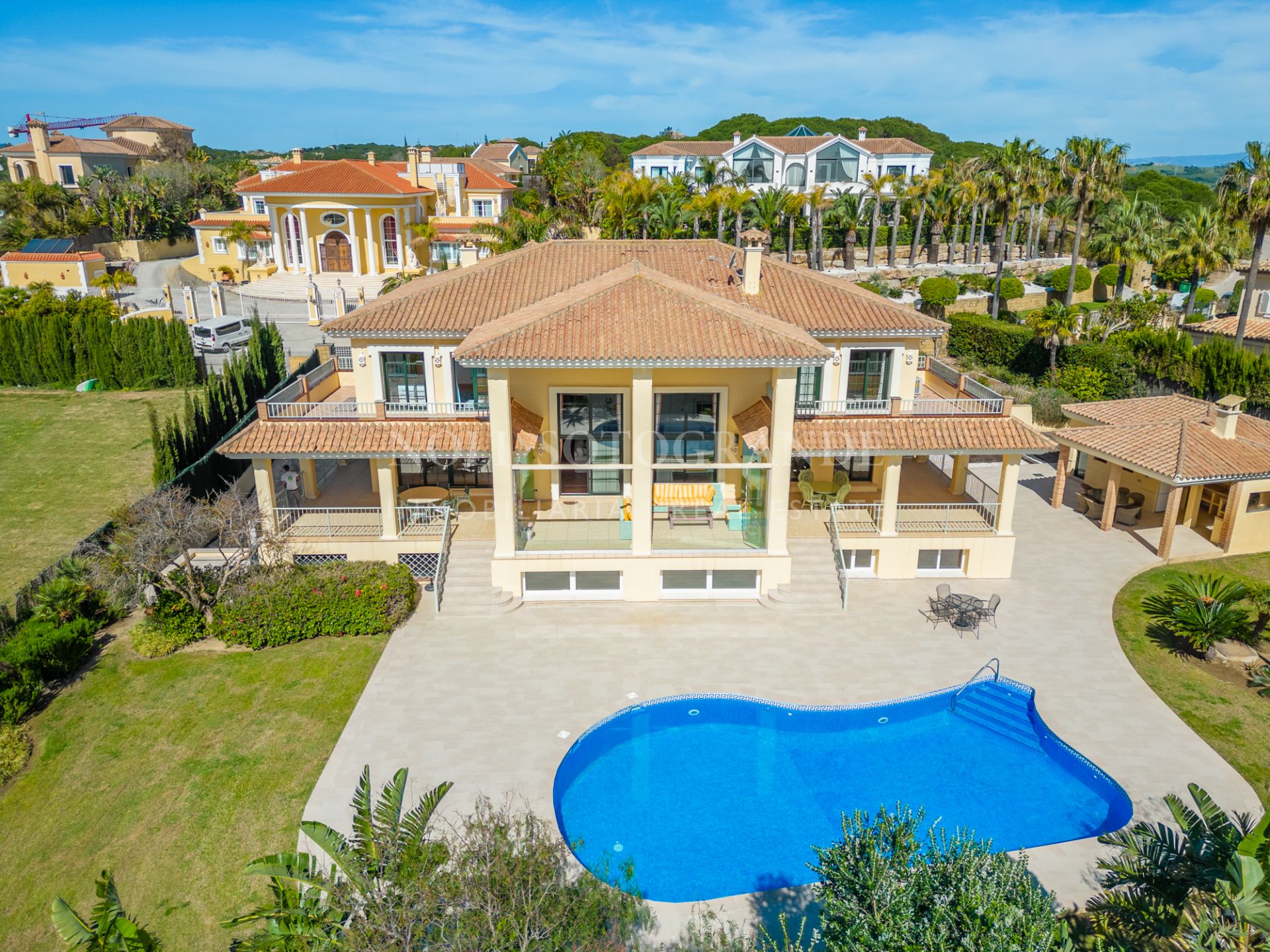 Villa in Top location with stunning sea views for sale in Sotogrande Alto
