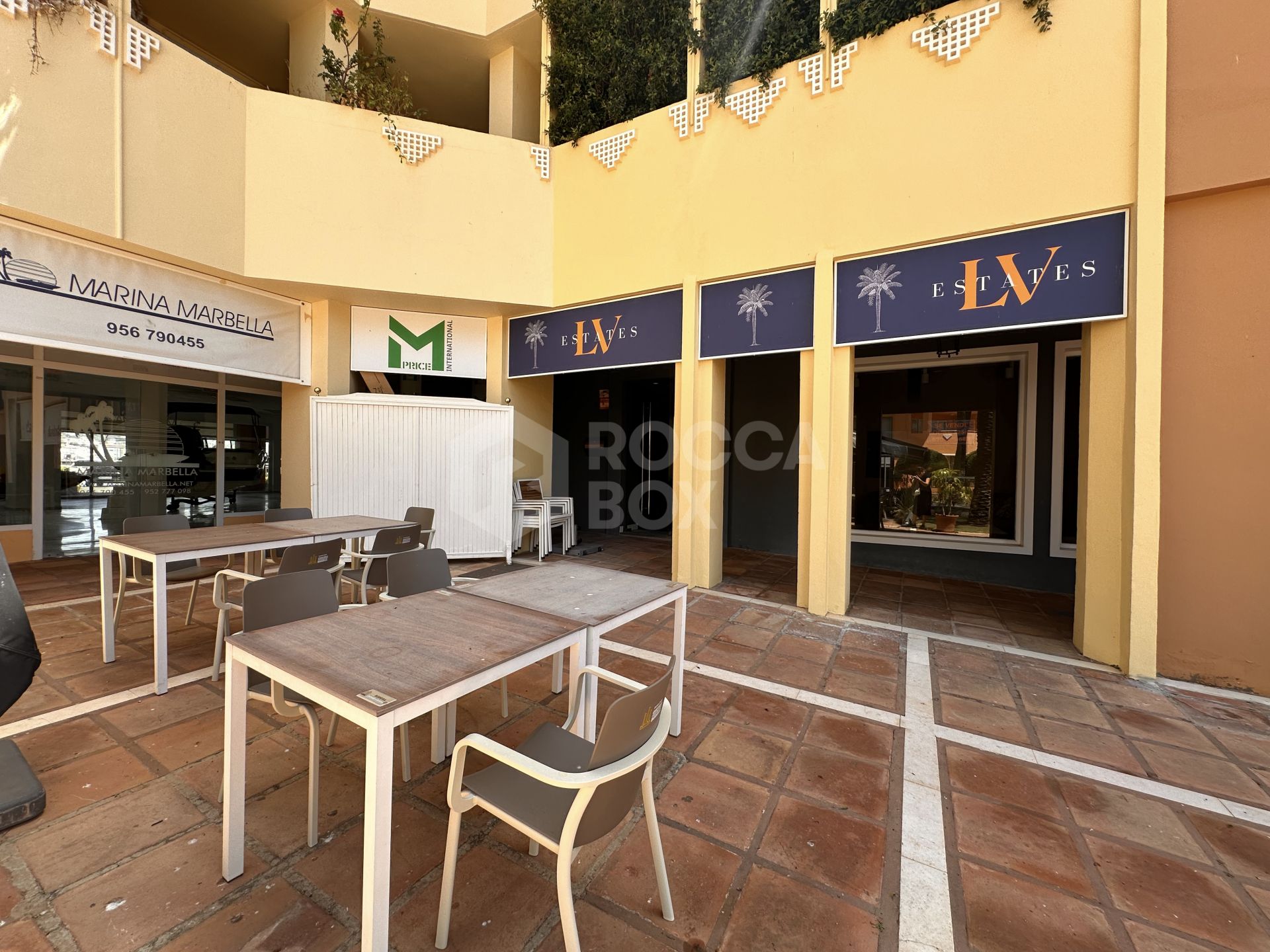 Commercial premises in Puerto Sotogrande for sale