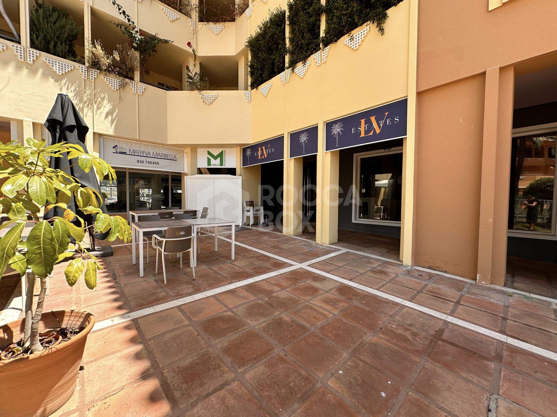 Commercial premises in Puerto Sotogrande for sale