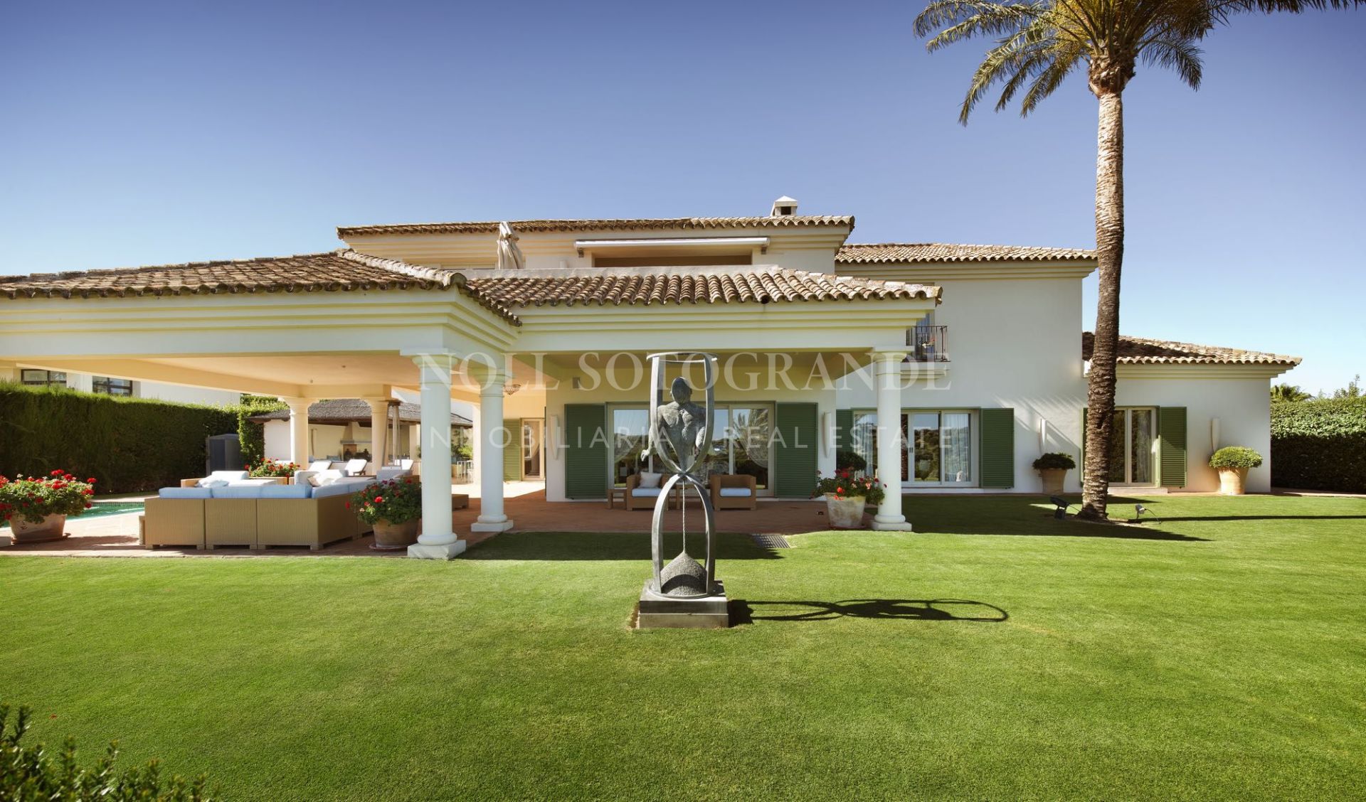 Villa mit herrlichem Meerblick zum Verkauf in Sotogrande Alto