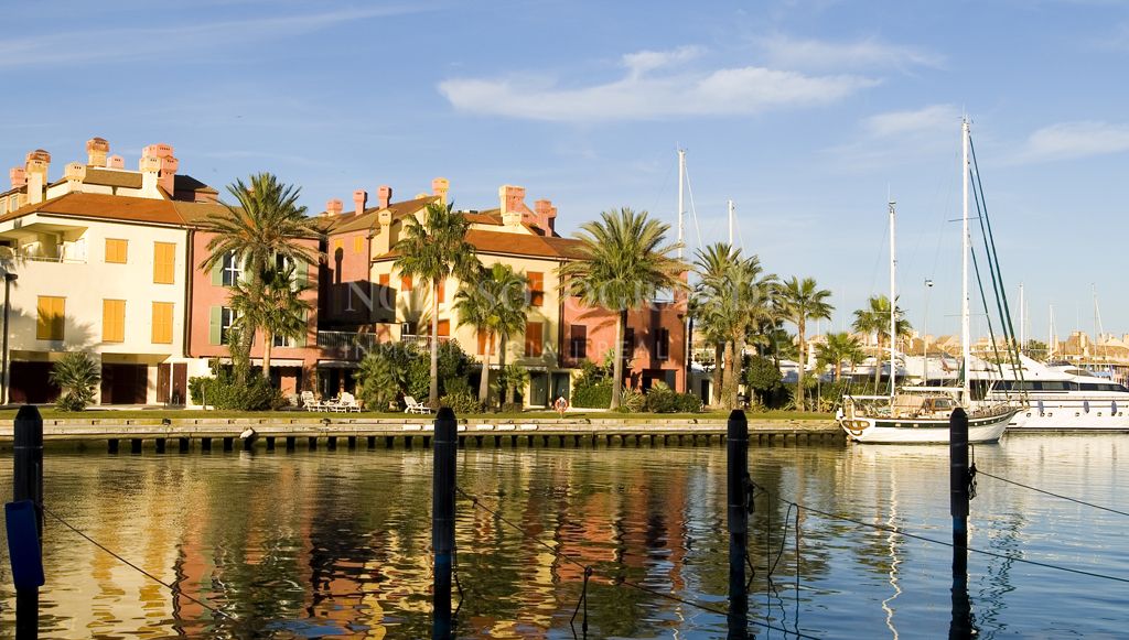 A Yachtsman’s dream townhouse in Marina SOTOGRANDE