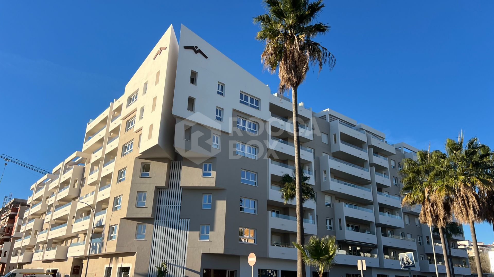 Key-ready 4-Bedroom Apartment in Albatros XV, Nueva Andalucia – Stunning Views