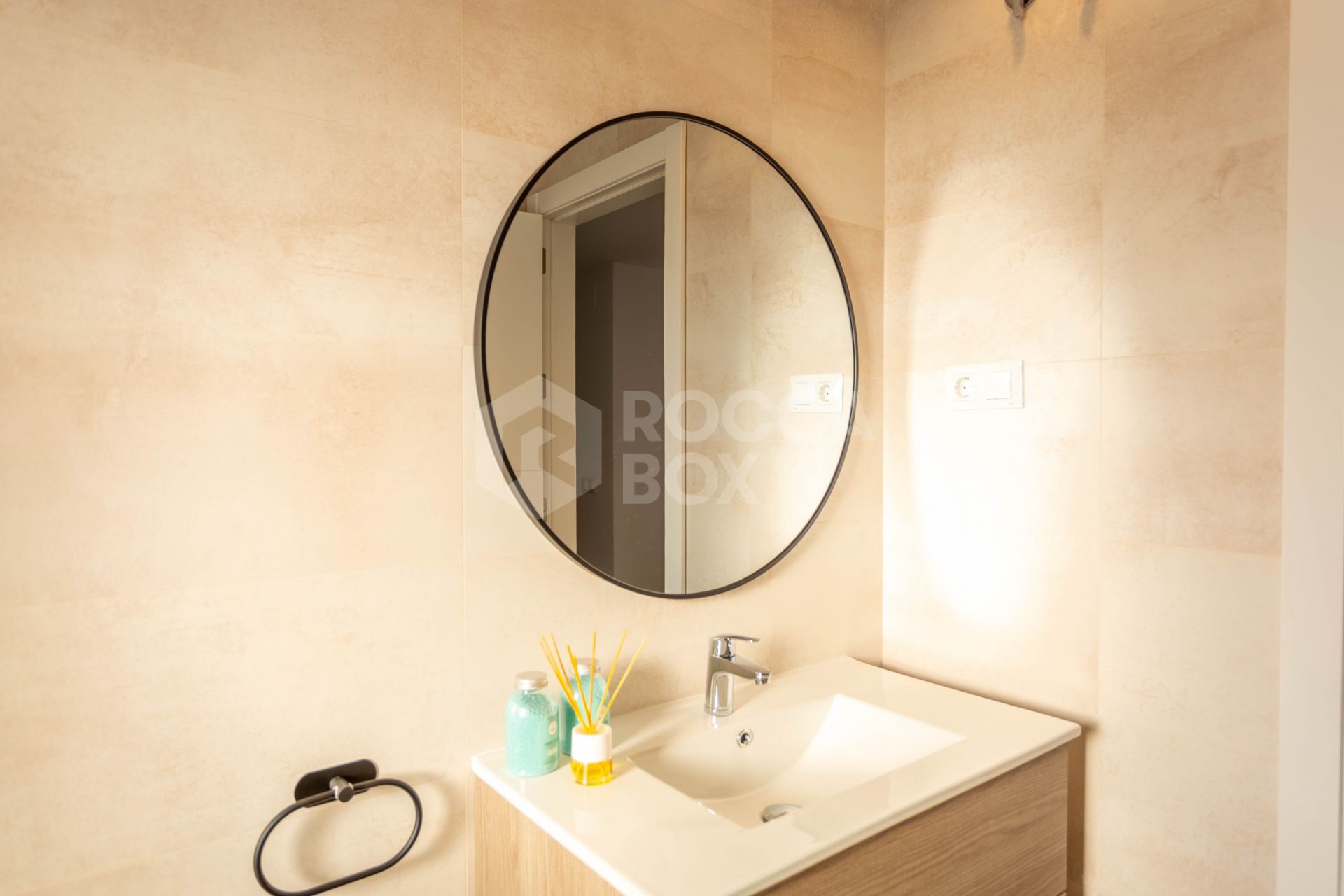 Key-ready 4-Bedroom Apartment in Albatros XV, Nueva Andalucia – Stunning Views