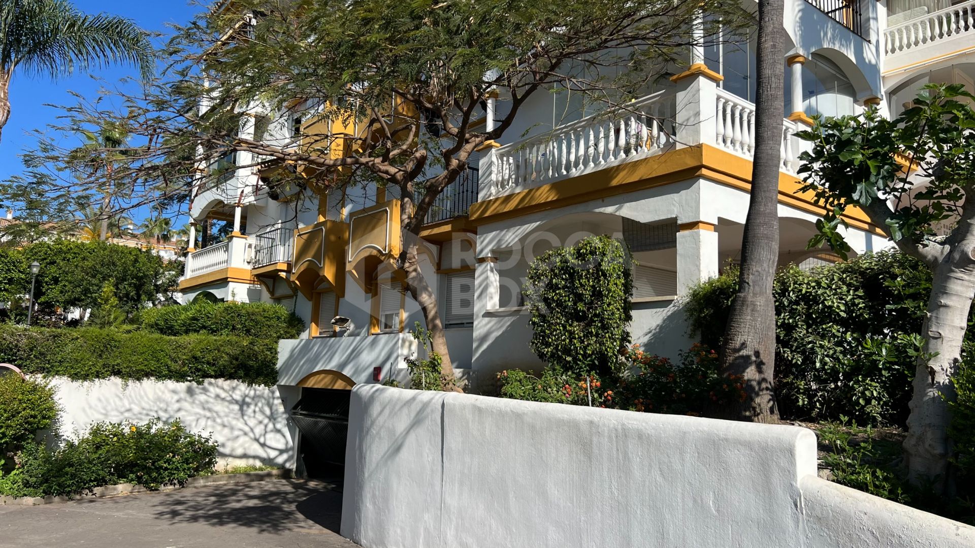 3-Bedroom Corner Apartment for Sale and Long-Term Rent in Nueva Andalucía, Marbella