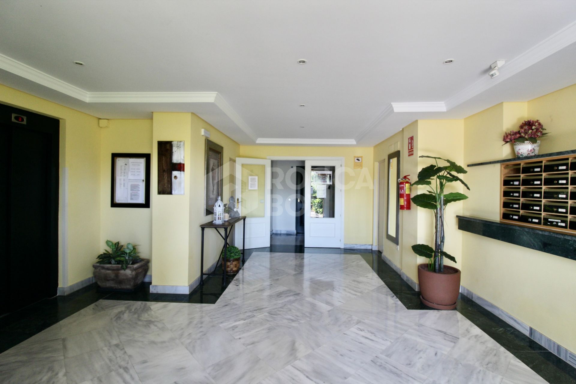 3-Bedroom Corner Apartment for Sale and Long-Term Rent in Nueva Andalucía, Marbella