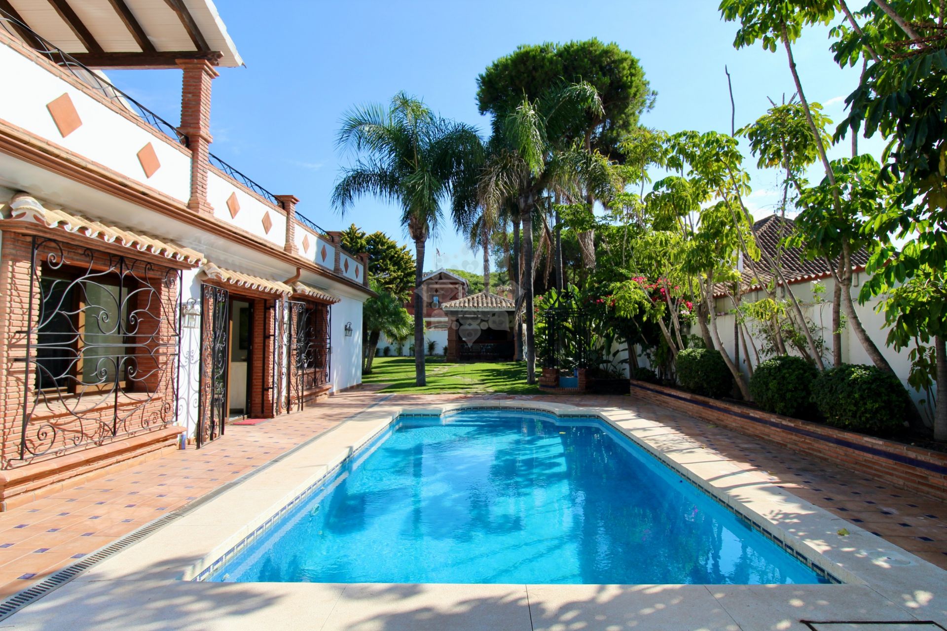 Villa in El Presidente, Estepona