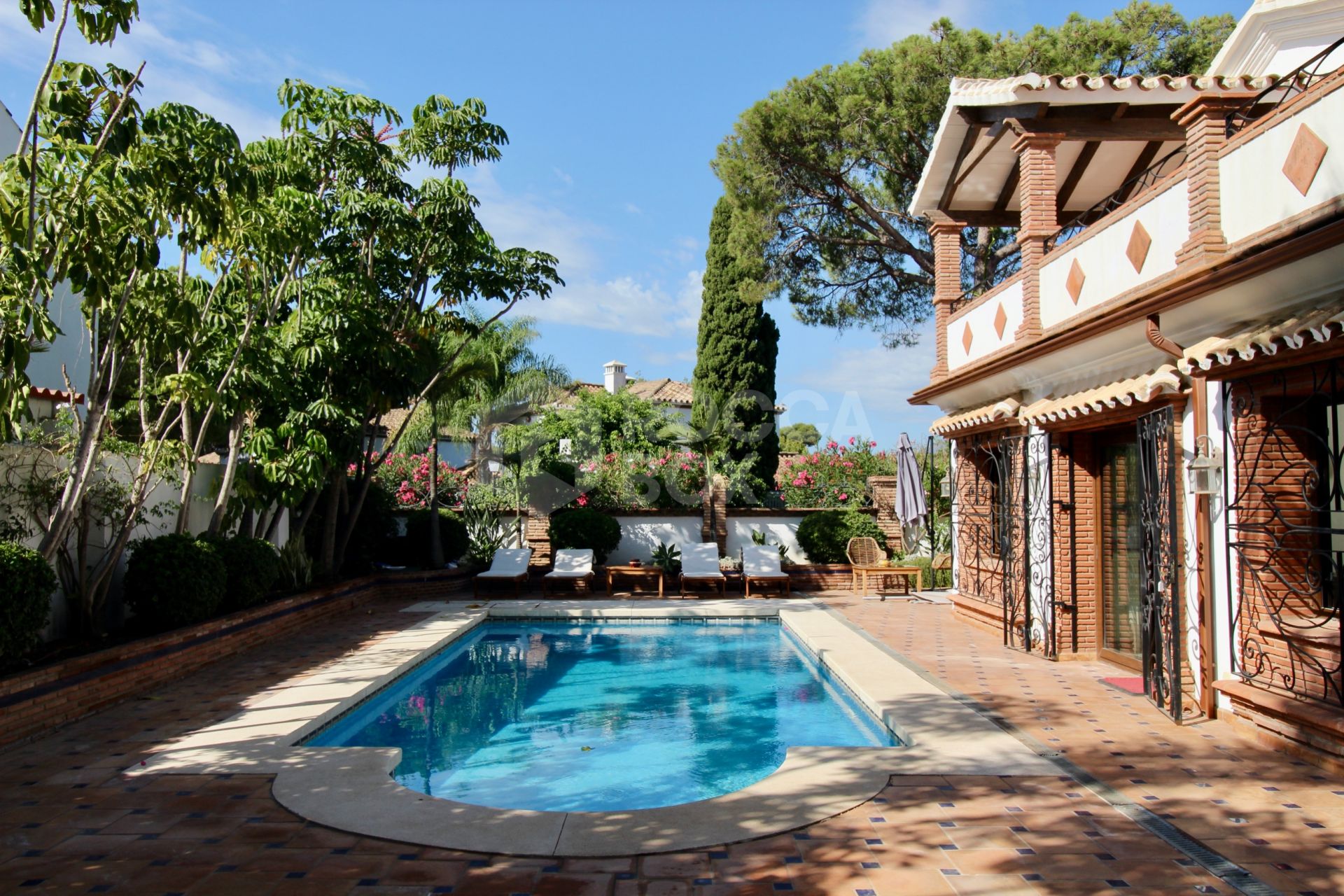 Beachside Mediterranean Villa for Sale in El Presidente, Marbella – Investment Opportunity