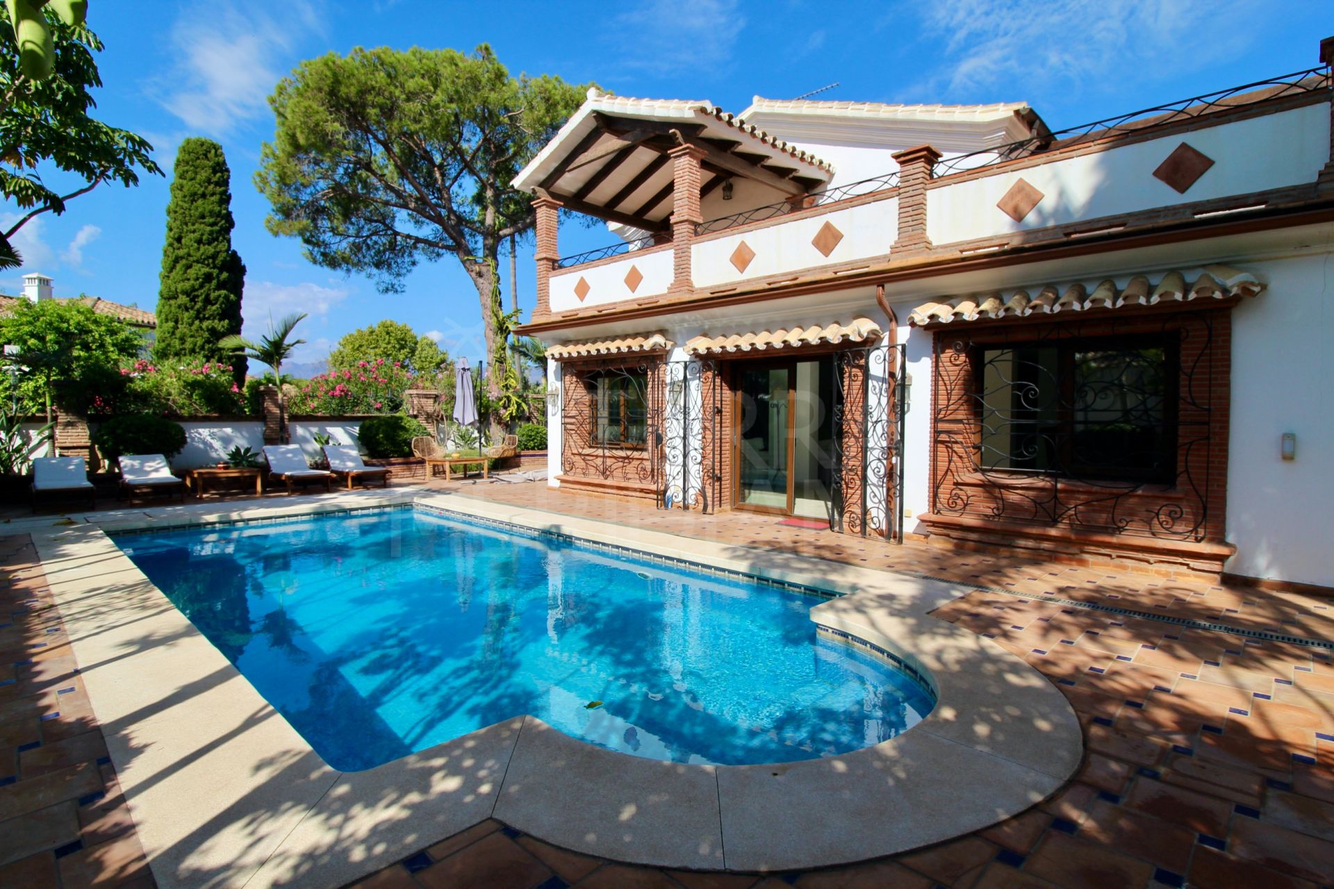 Villa in El Presidente, Estepona
