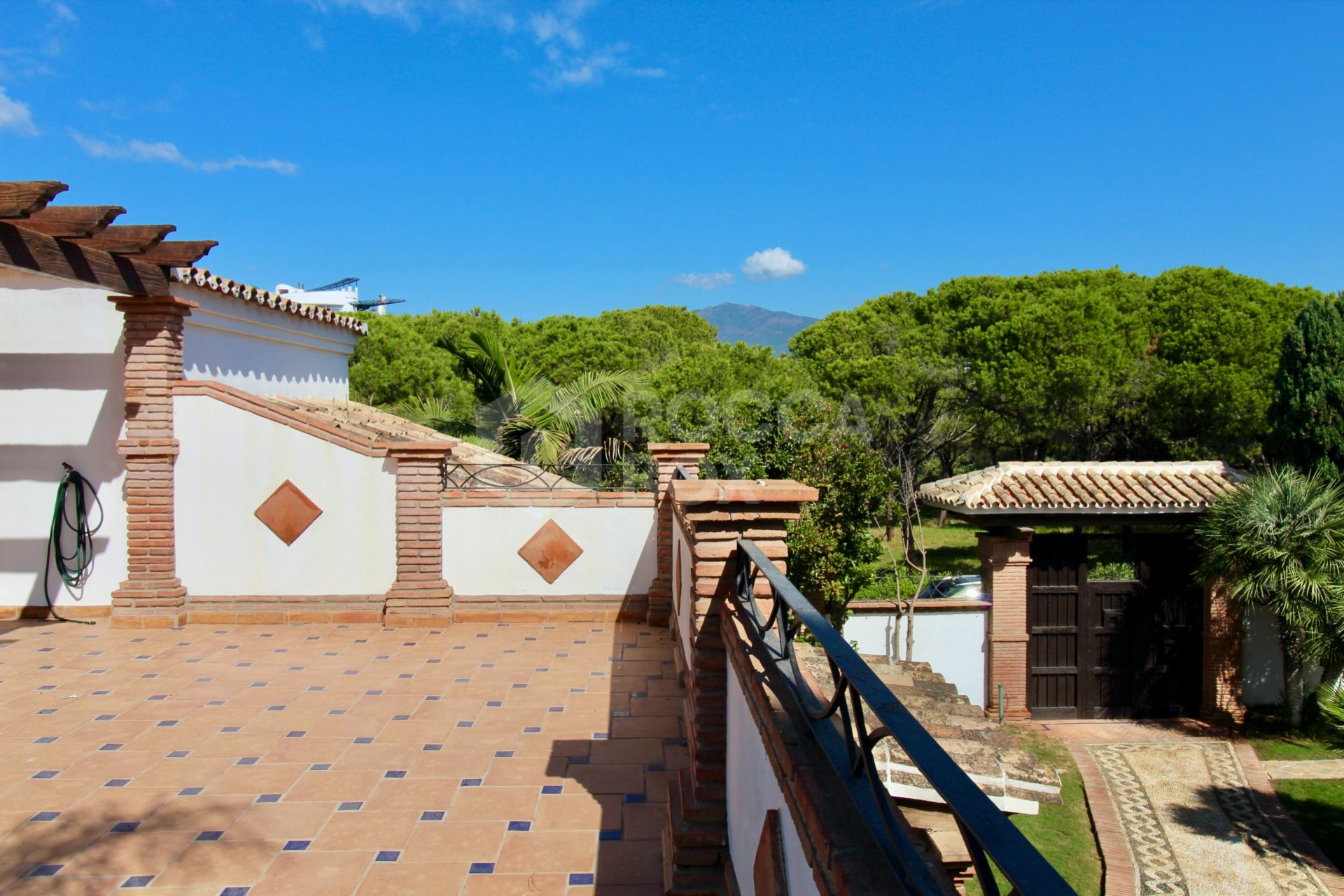 Beachside Mediterranean Villa for Sale in El Presidente, Marbella – Investment Opportunity