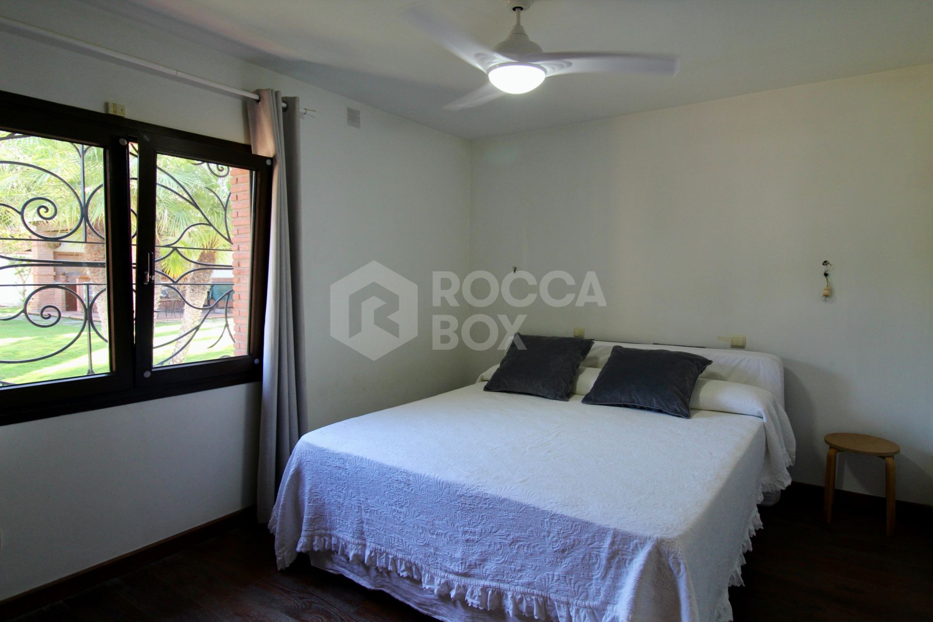 Beachside Mediterranean Villa for Sale in El Presidente, Marbella – Investment Opportunity