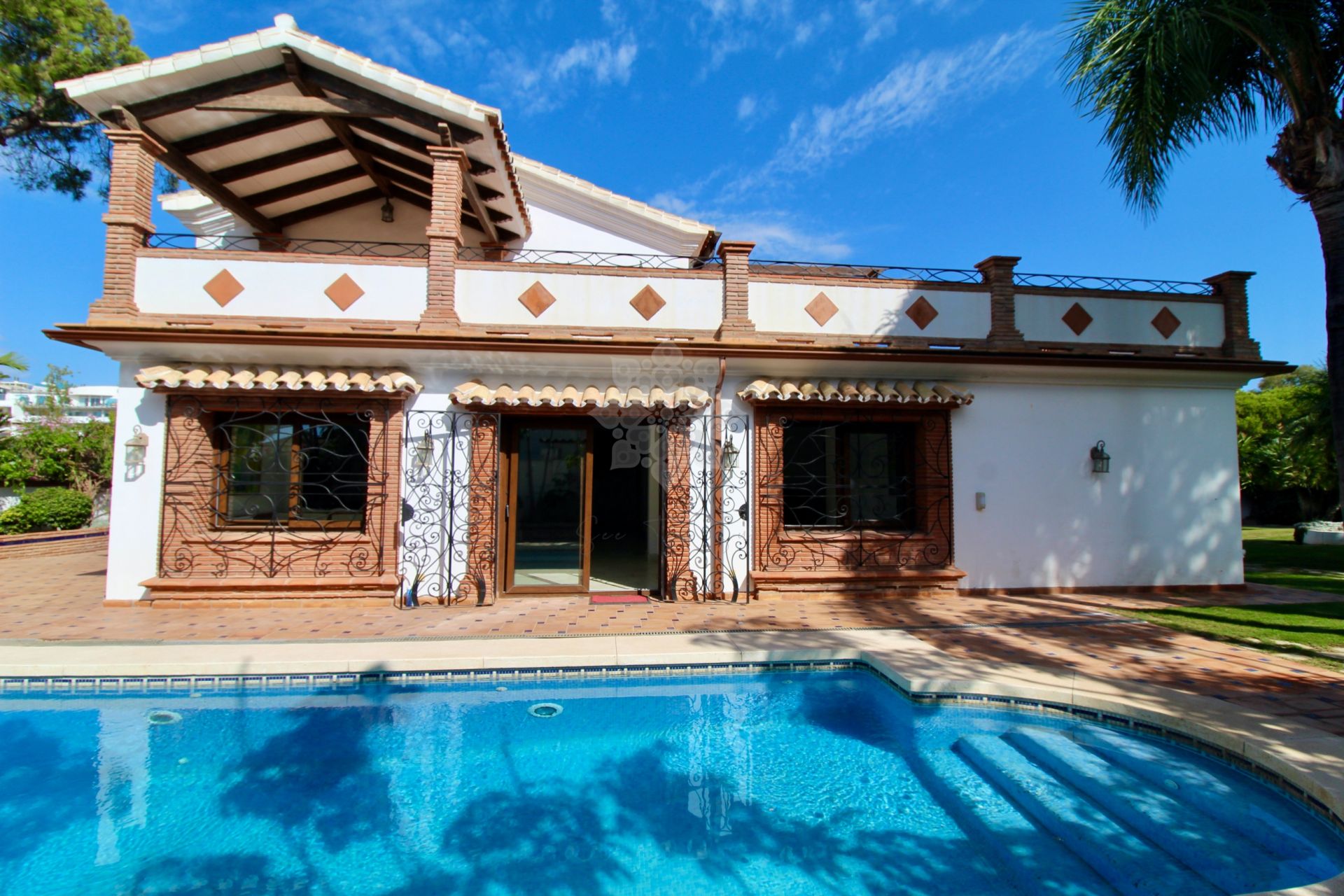 Villa in El Presidente, Estepona