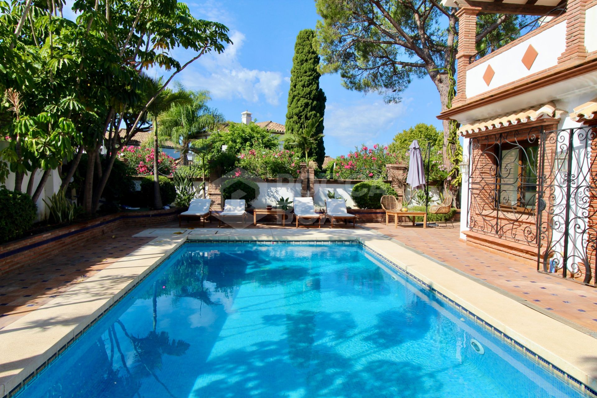 Beachside Mediterranean Villa for Sale in El Presidente, Marbella – Investment Opportunity