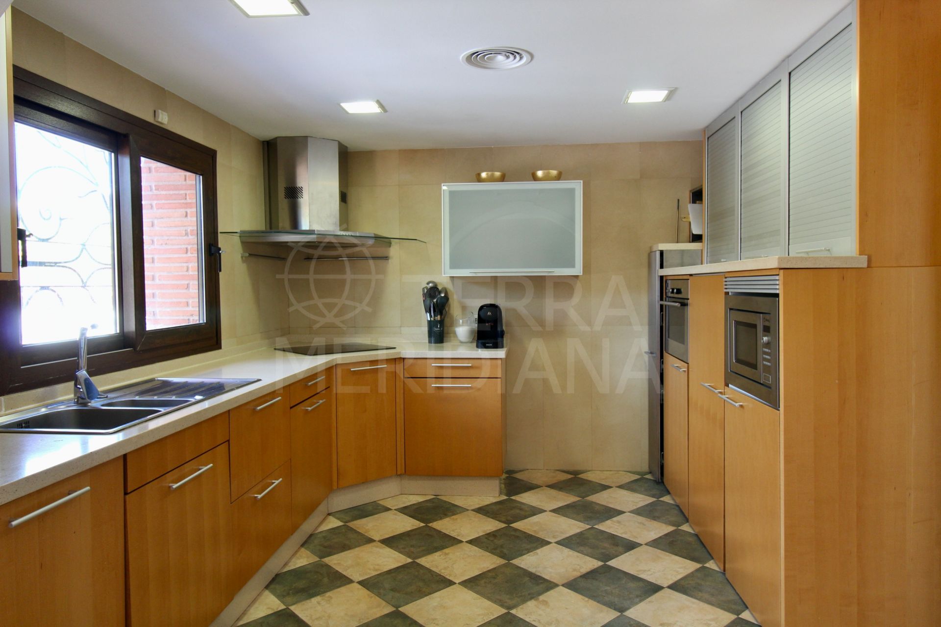 Villa in El Presidente, Estepona