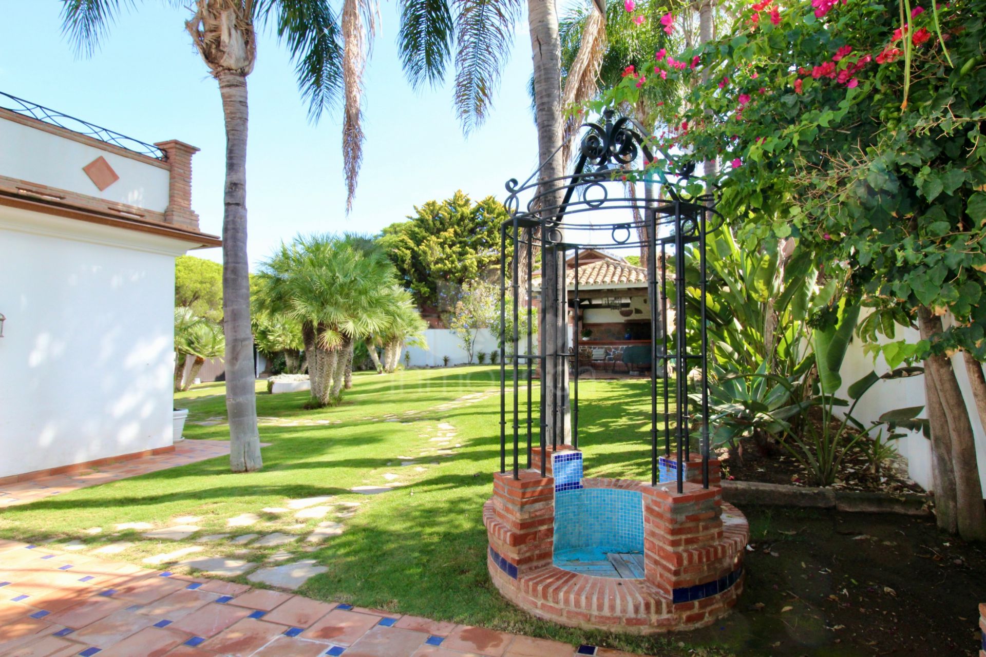 Villa in El Presidente, Estepona