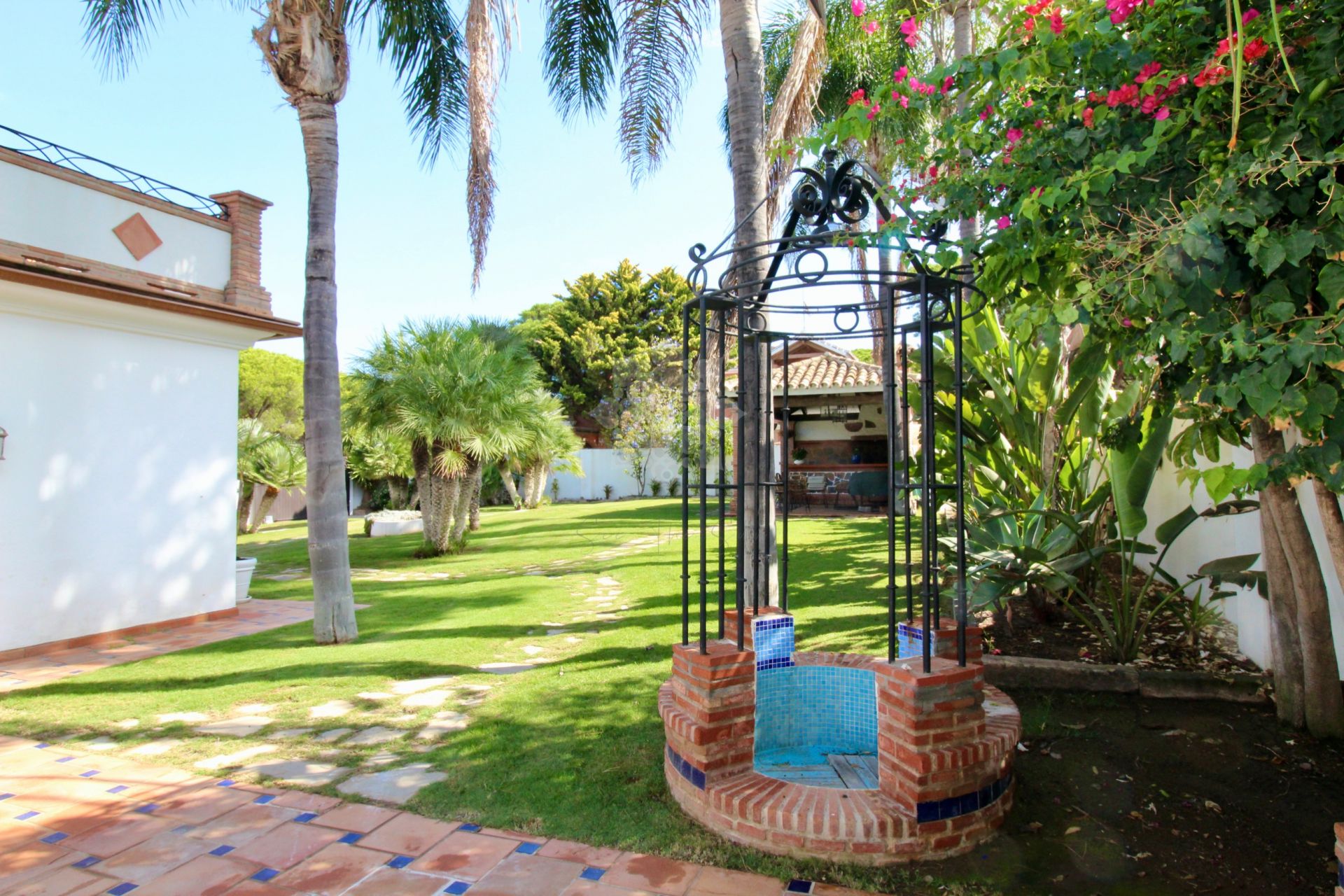 Villa in El Presidente, Estepona
