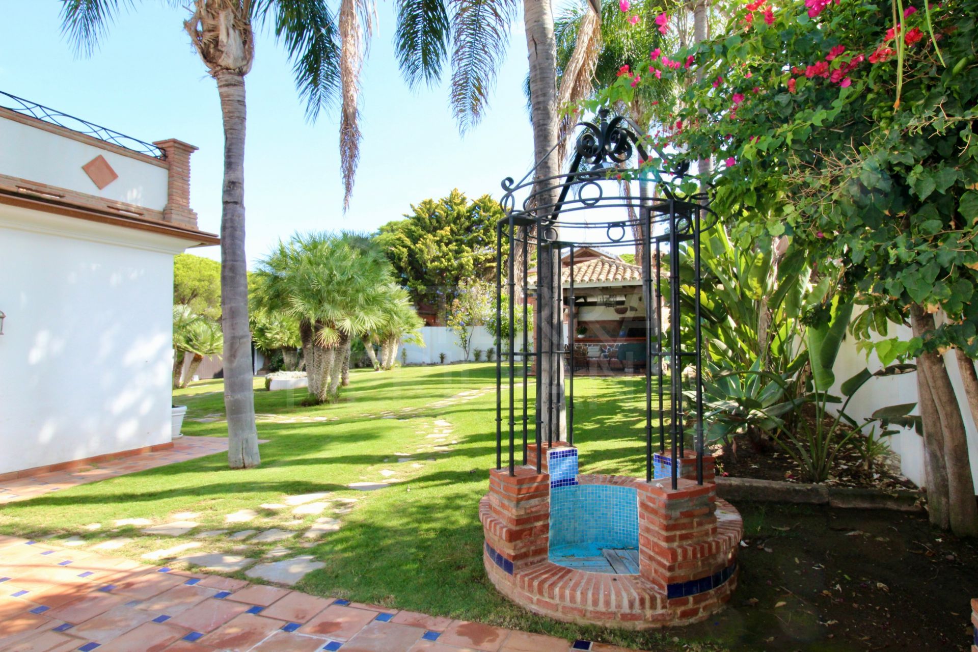 Villa in El Presidente, Estepona